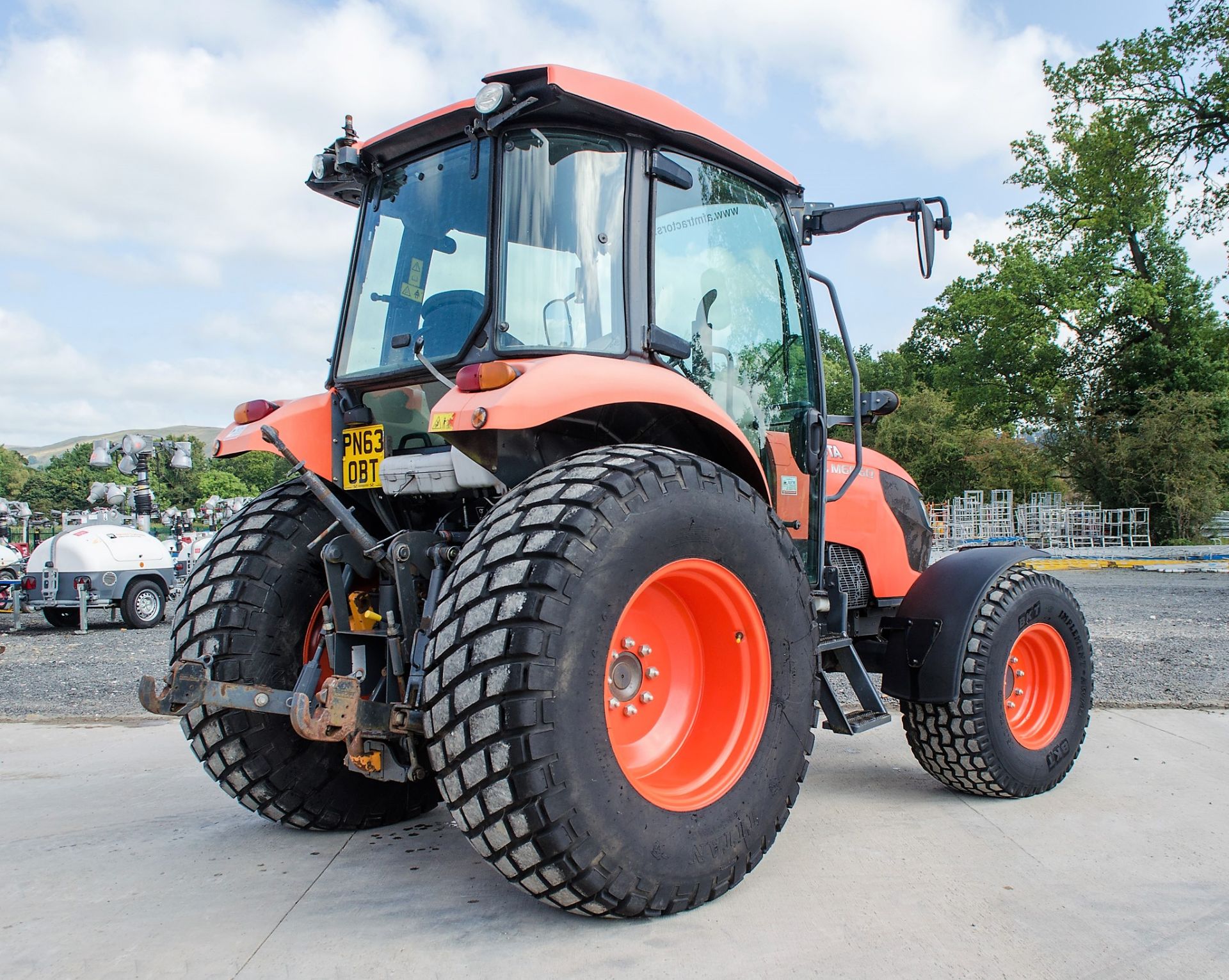 Kubota M6060 hydraulic shuttle 4x4 diesel tractor Registration Number: PN63 OBT Date of - Image 4 of 33