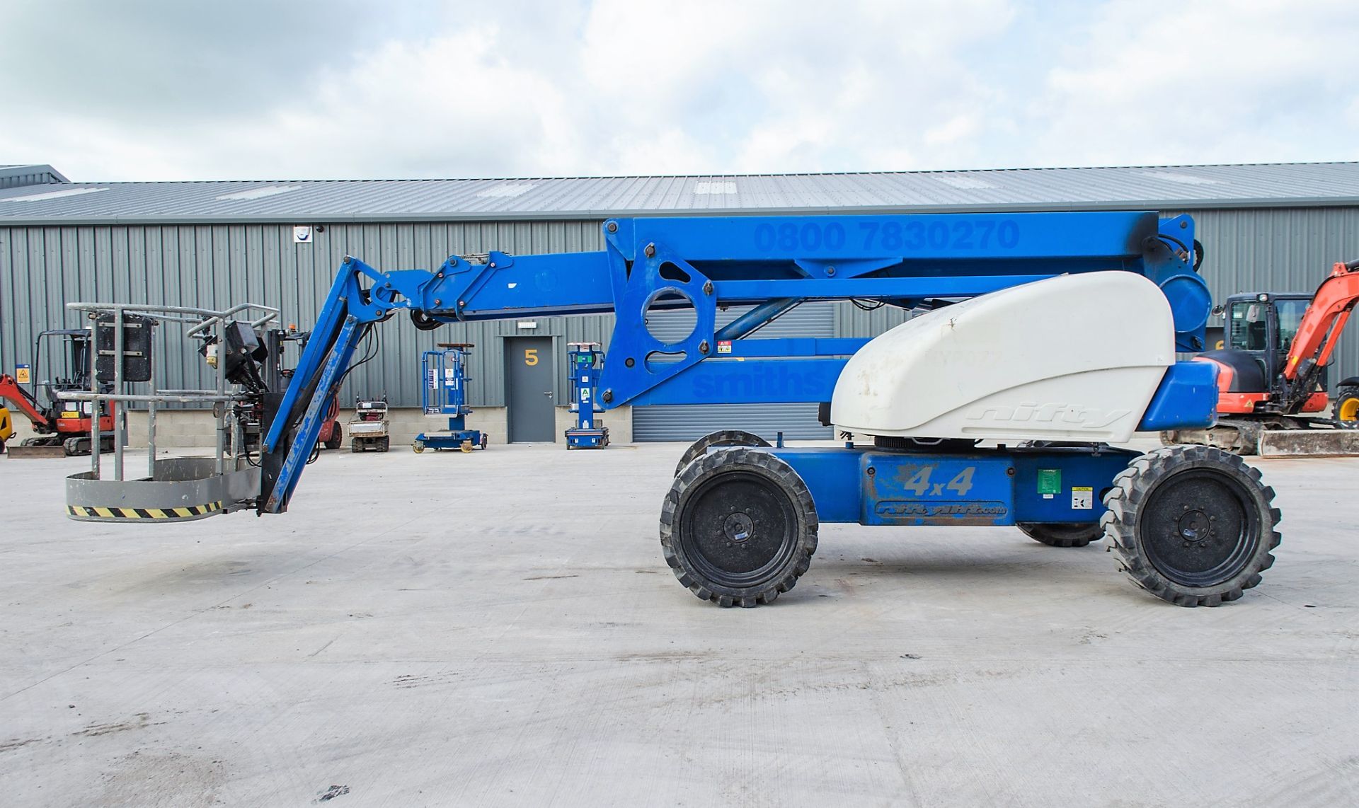 Nifty HR21D 4x4 diesel driven articulated boom access platform Year: 2007 S/N: 2116142 Recorded - Image 8 of 17