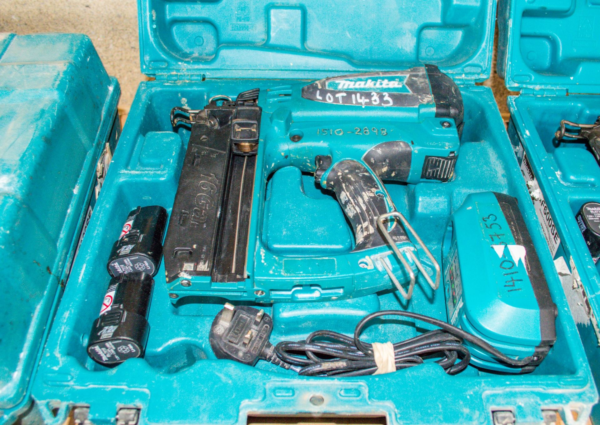 Makita GF600 7.2v nail gun c/w battery, charger & carry case 1510-2898