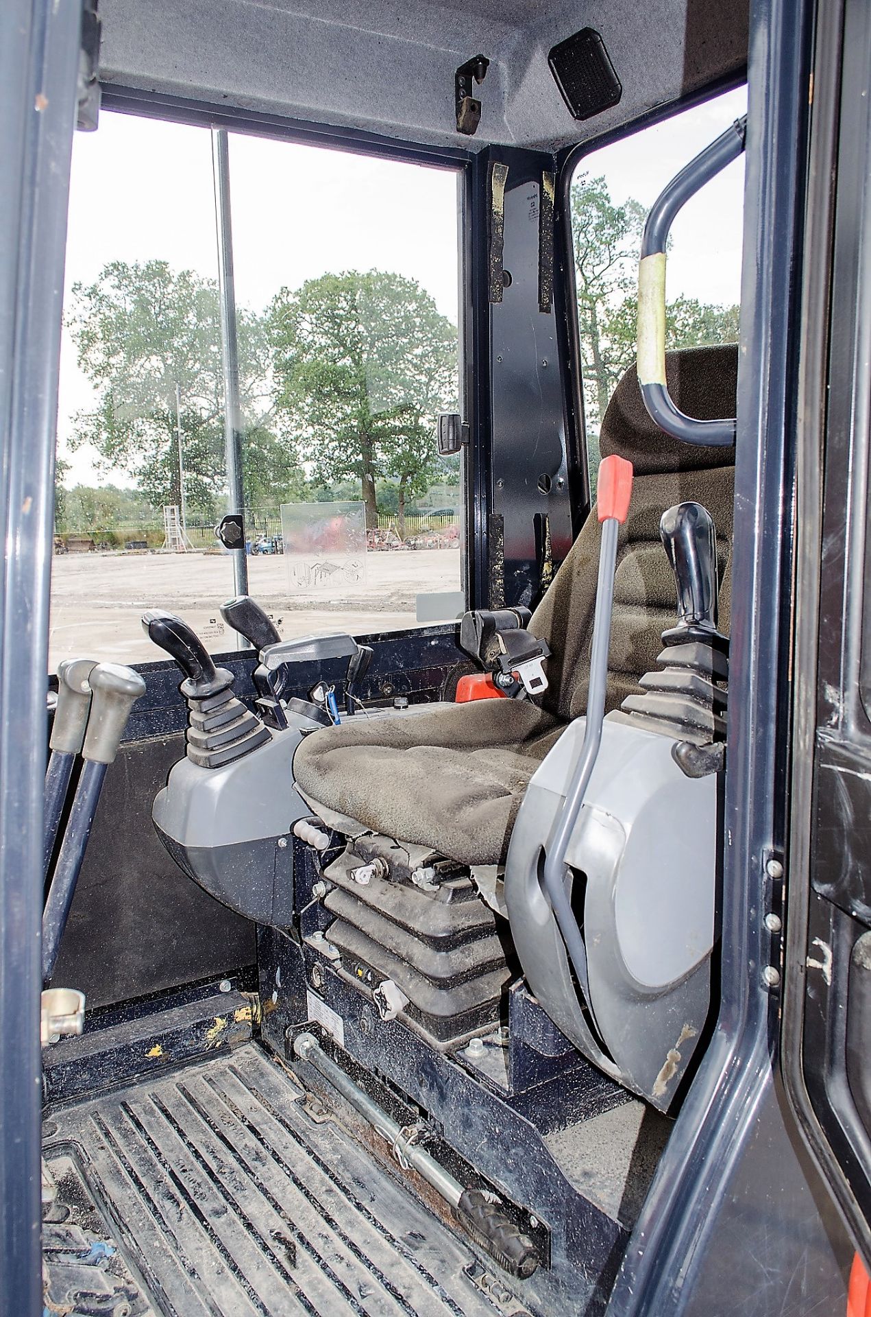 Kubota KX61-3 2.6 tonne rubber tracked excavator Year: 2015 S/N: 82259 Recorded Hours: 2075 blade, - Image 16 of 20