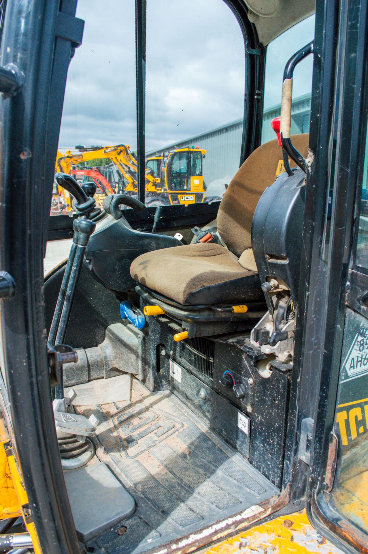 JCB 8030 3 tonne rubber tracked excavator Year: 2013  S/N: 2021801 Recorded Hours; 3361 ** Right - Image 16 of 18