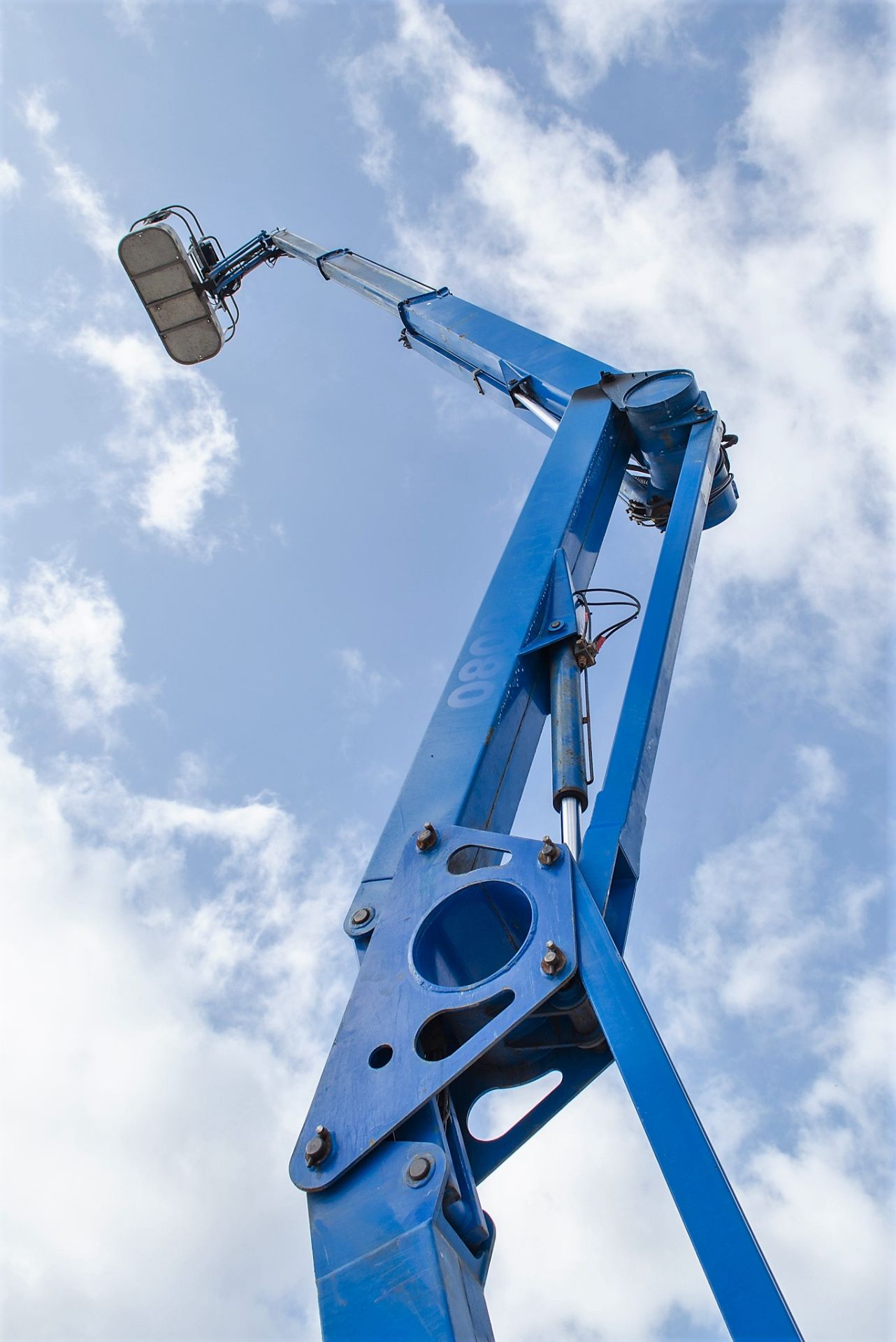 Nifty HR21D 4x4 diesel driven articulated boom access platform Year: 2007 S/N: 2116142 Recorded - Image 10 of 17