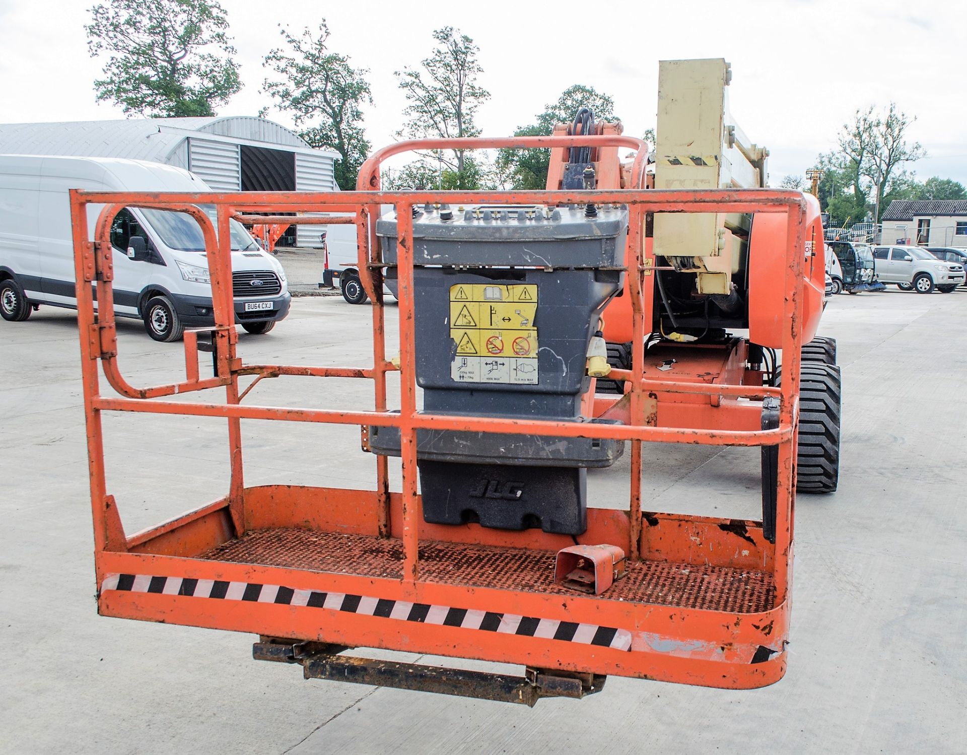 JLG 450AJ Series II 4x4 diesel driven articulated boom access platform Year: 2012 S/N: E300000788 - Image 5 of 16