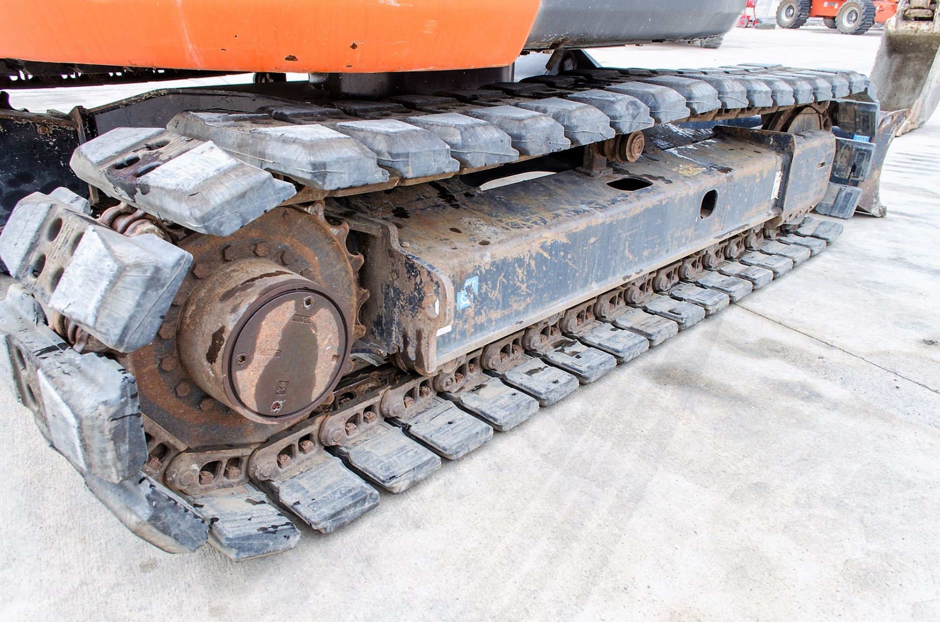 Hitachi Zaxis 85 USB-5 reduced tail swing 8.5 tonne rubber padd tracked excavator - Image 9 of 31