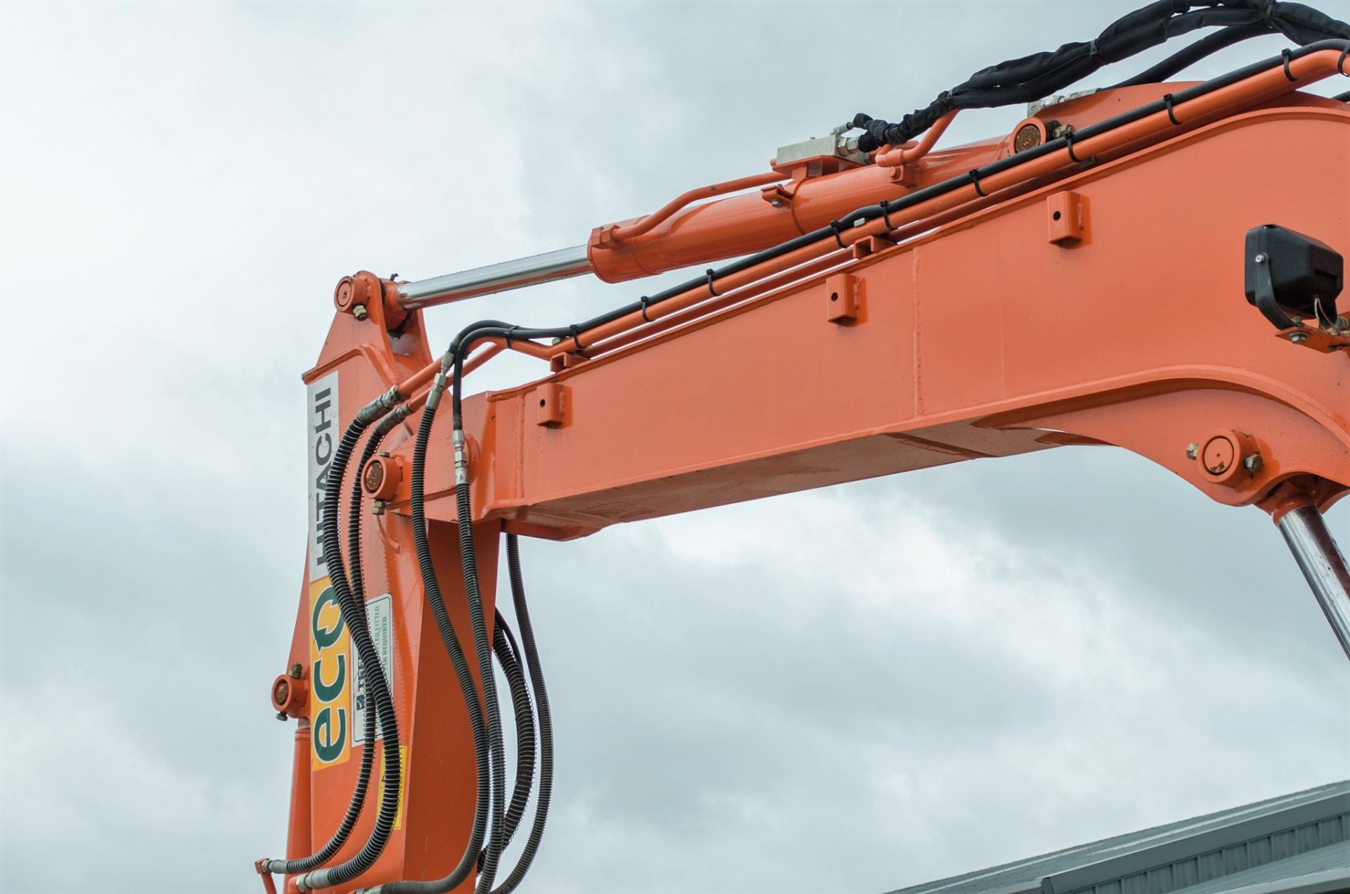 Hitachi Zaxis 85 USB-5 reduced tail swing 8.5 tonne steel tracked/rubber pad excavator - Image 17 of 30