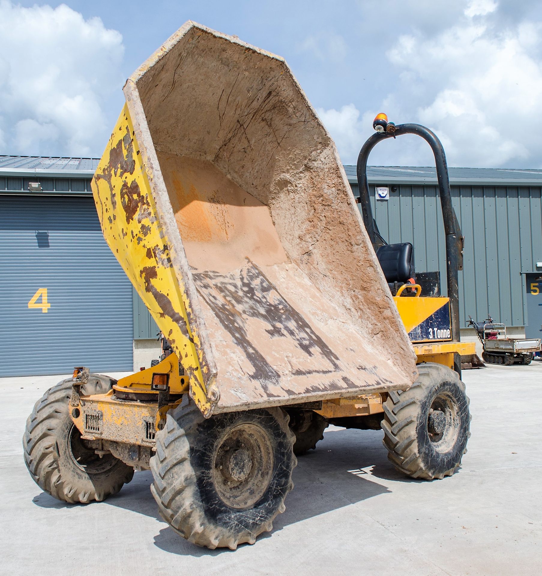 Thwaites 3 tonne swivel skip dumper Year: 2008 S/N: 18E087 Recorded Hours: 2154 1567 - Image 9 of 18