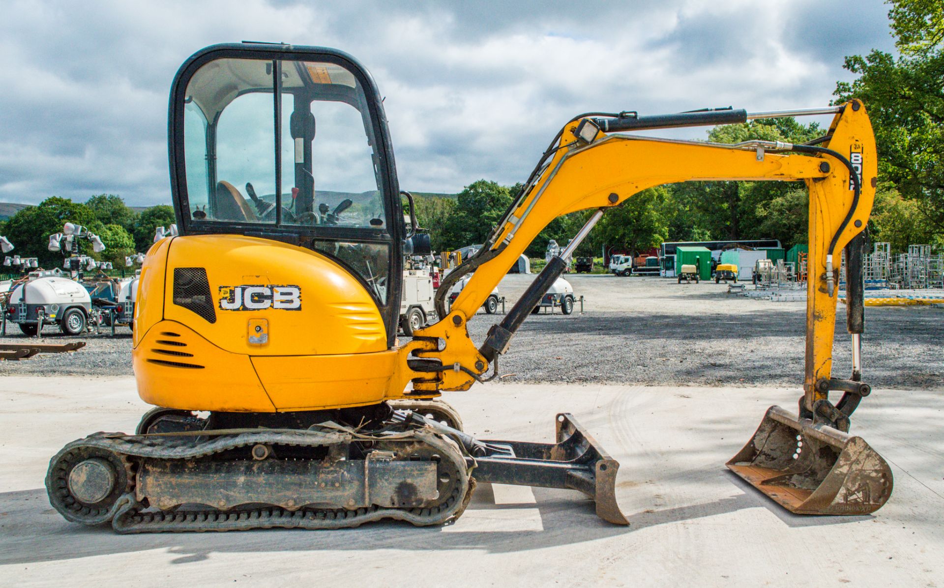 JCB 8030 3 tonne rubber tracked excavator Year: 2013  S/N: 2021801 Recorded Hours; 3361 ** Right - Image 7 of 18