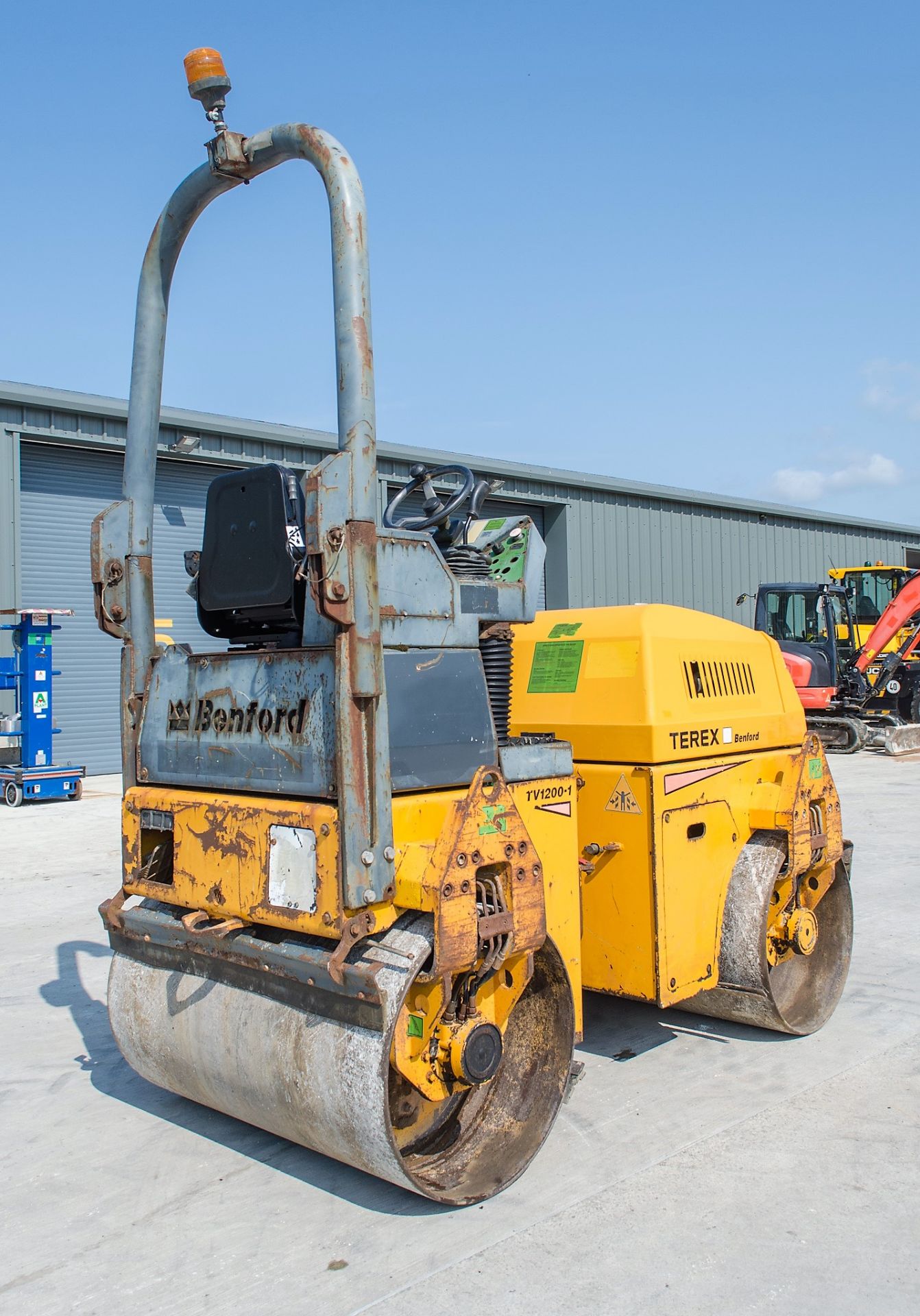 Benford Terex TV1200-1 double drum ride on roller Year: 2005 S/N: E502CC067 Recorded Hours: 2008 - Image 4 of 18