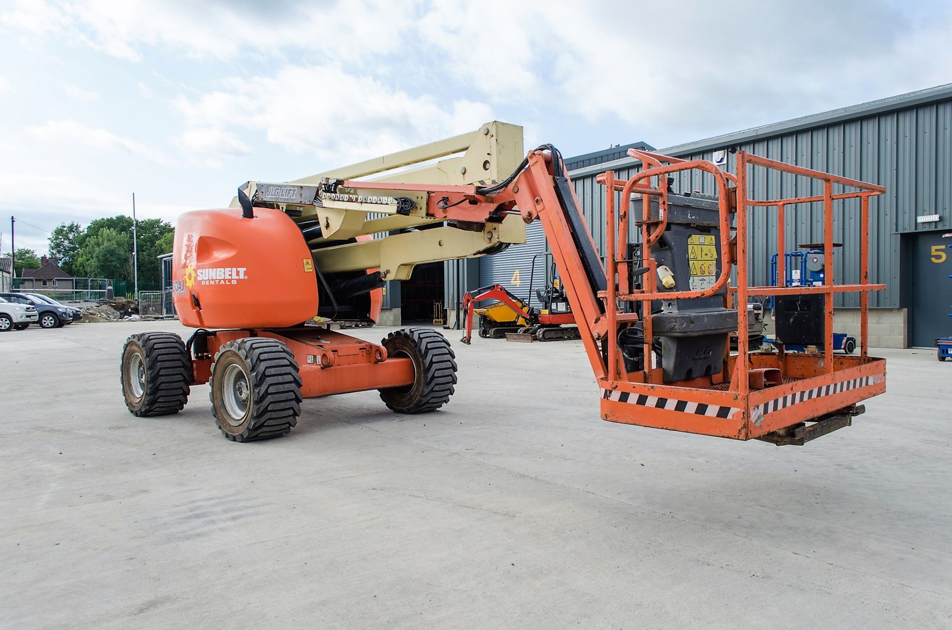 JLG 450AJ Series II 4x4 diesel driven articulated boom access platform Year: 2012 S/N: E300000788 - Image 2 of 16