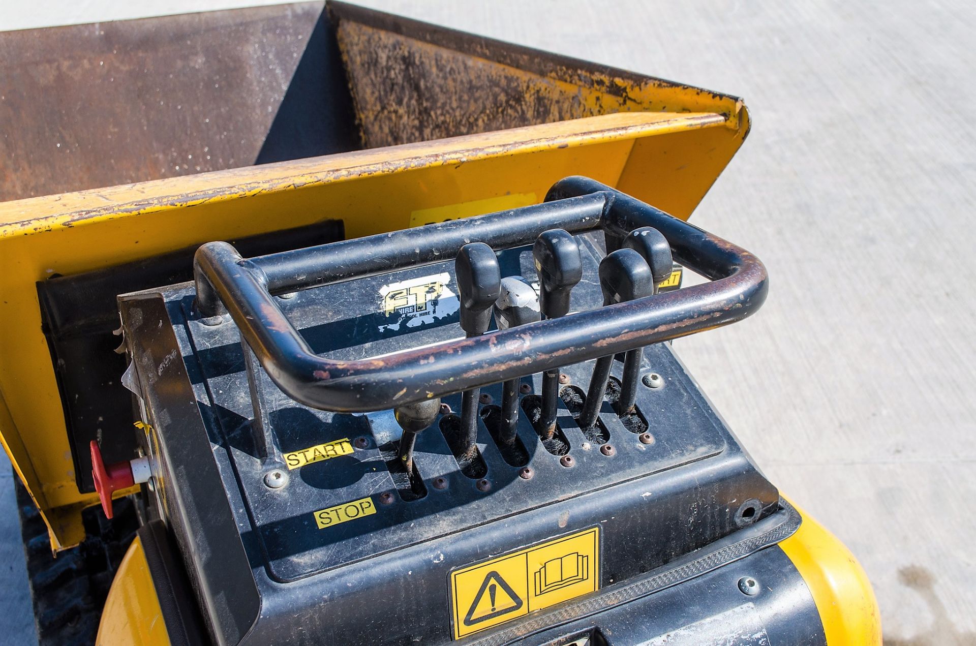 JCB HTD500 Dumpster 500 kg diesel driven walk behind rubber tracked dumper PSL013 S20 - Image 14 of 15