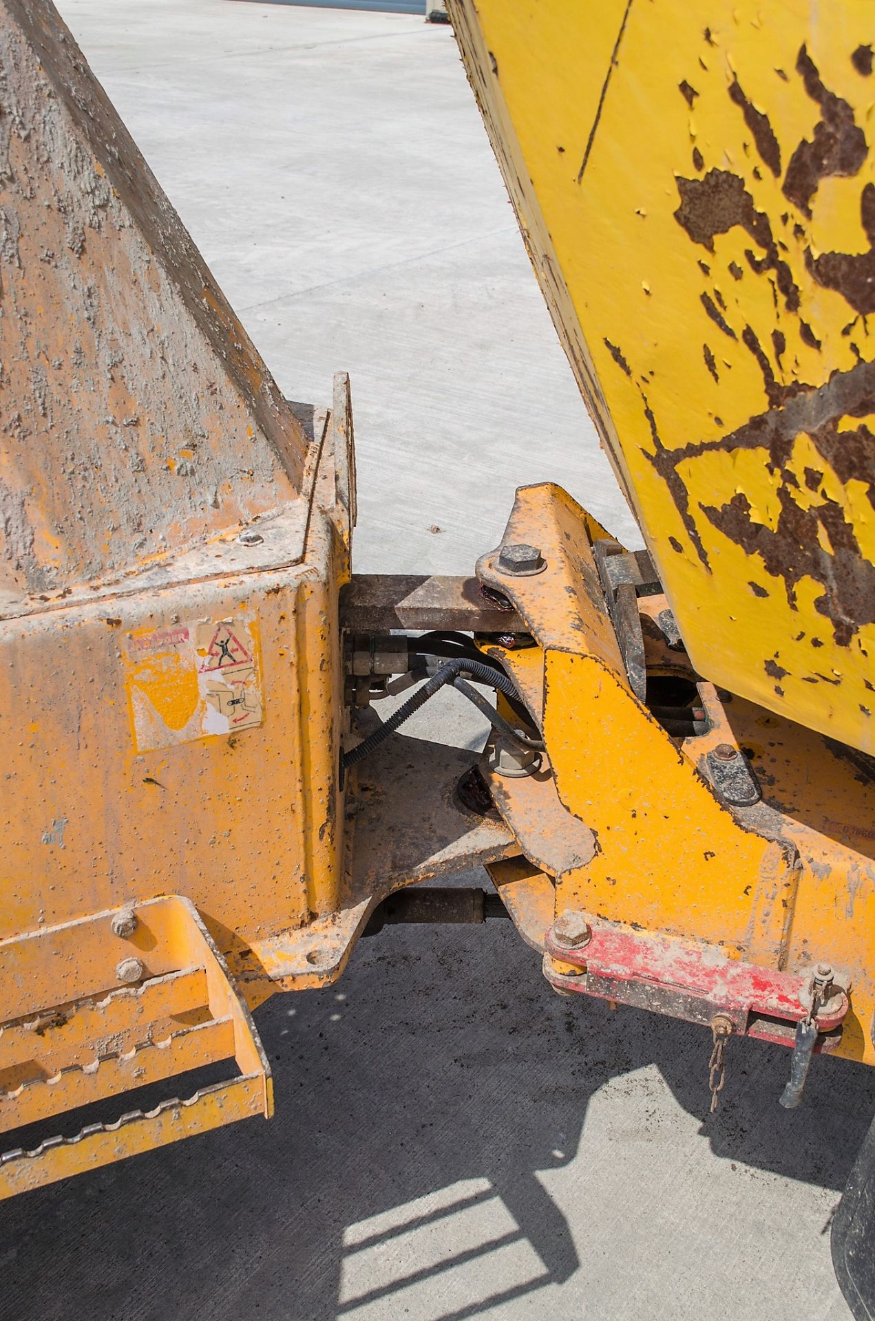 Thwaites 3 tonne swivel skip dumper Year: 2008 S/N: 18E087 Recorded Hours: 2154 1567 - Image 11 of 18