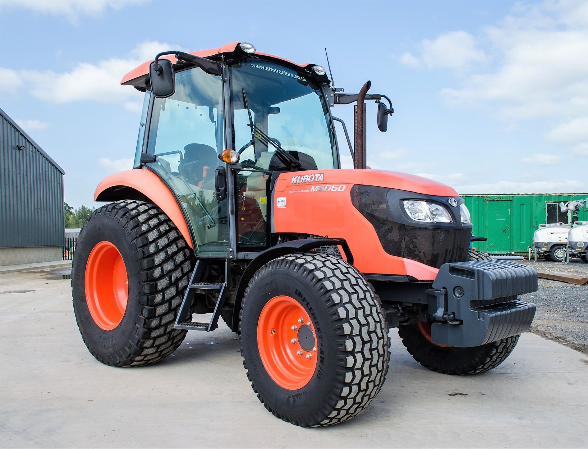 Kubota M6060 hydraulic shuttle 4x4 diesel tractor Registration Number: PN63 OBT Date of - Image 2 of 33