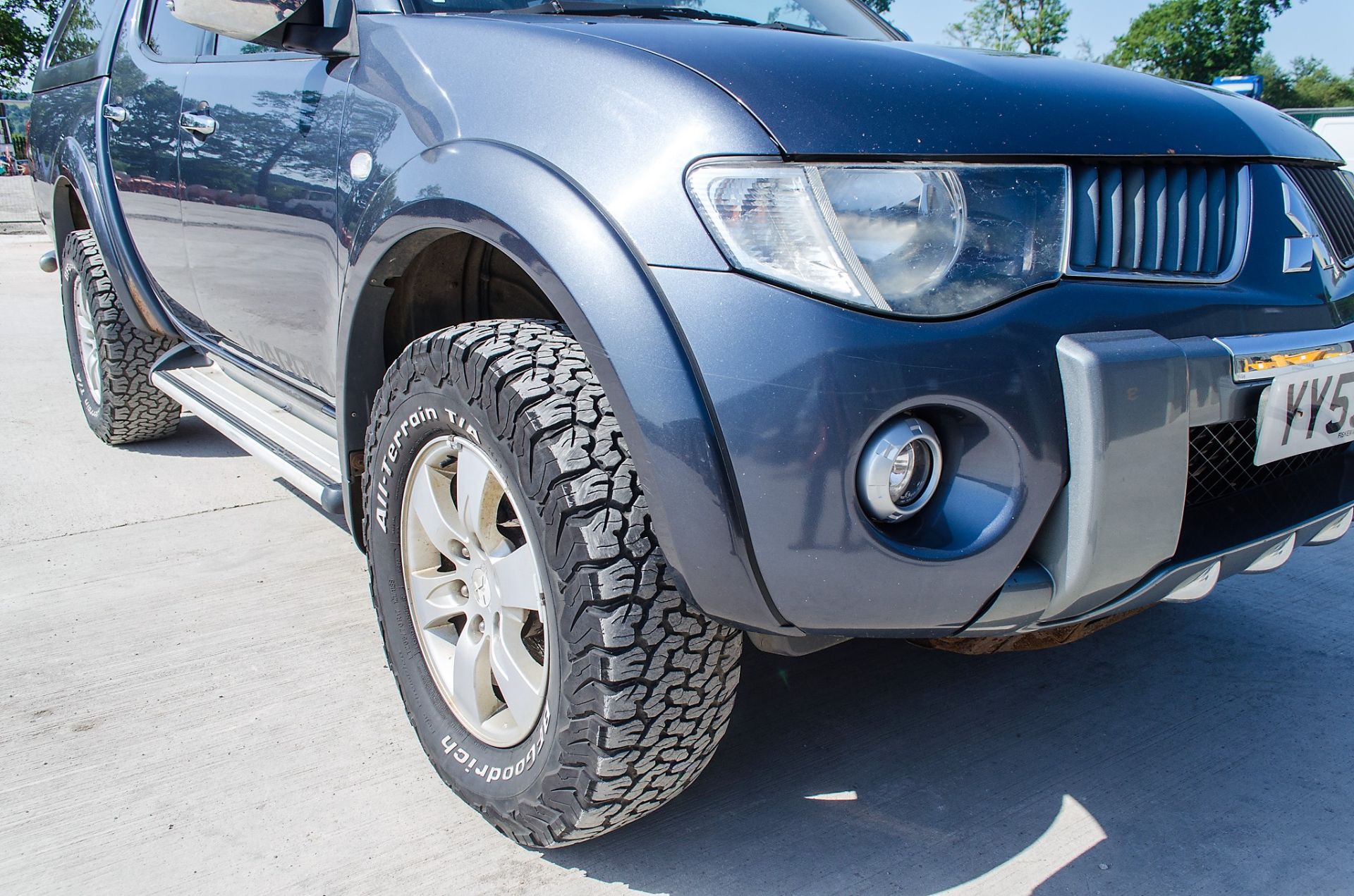 Mitsubishi L200 Warrior DI-D 2477cc diesel 4 door pick up Registration number: YY59 HYW Date of - Image 11 of 27