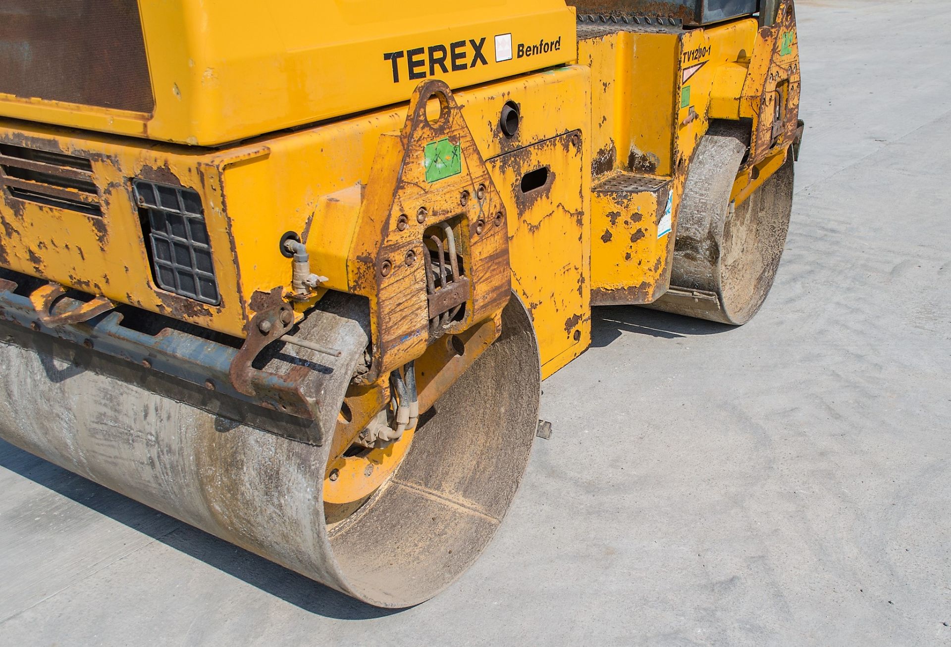 Benford Terex TV1200-1 double drum ride on roller Year: 2005 S/N: E502CC067 Recorded Hours: 2008 - Image 9 of 18