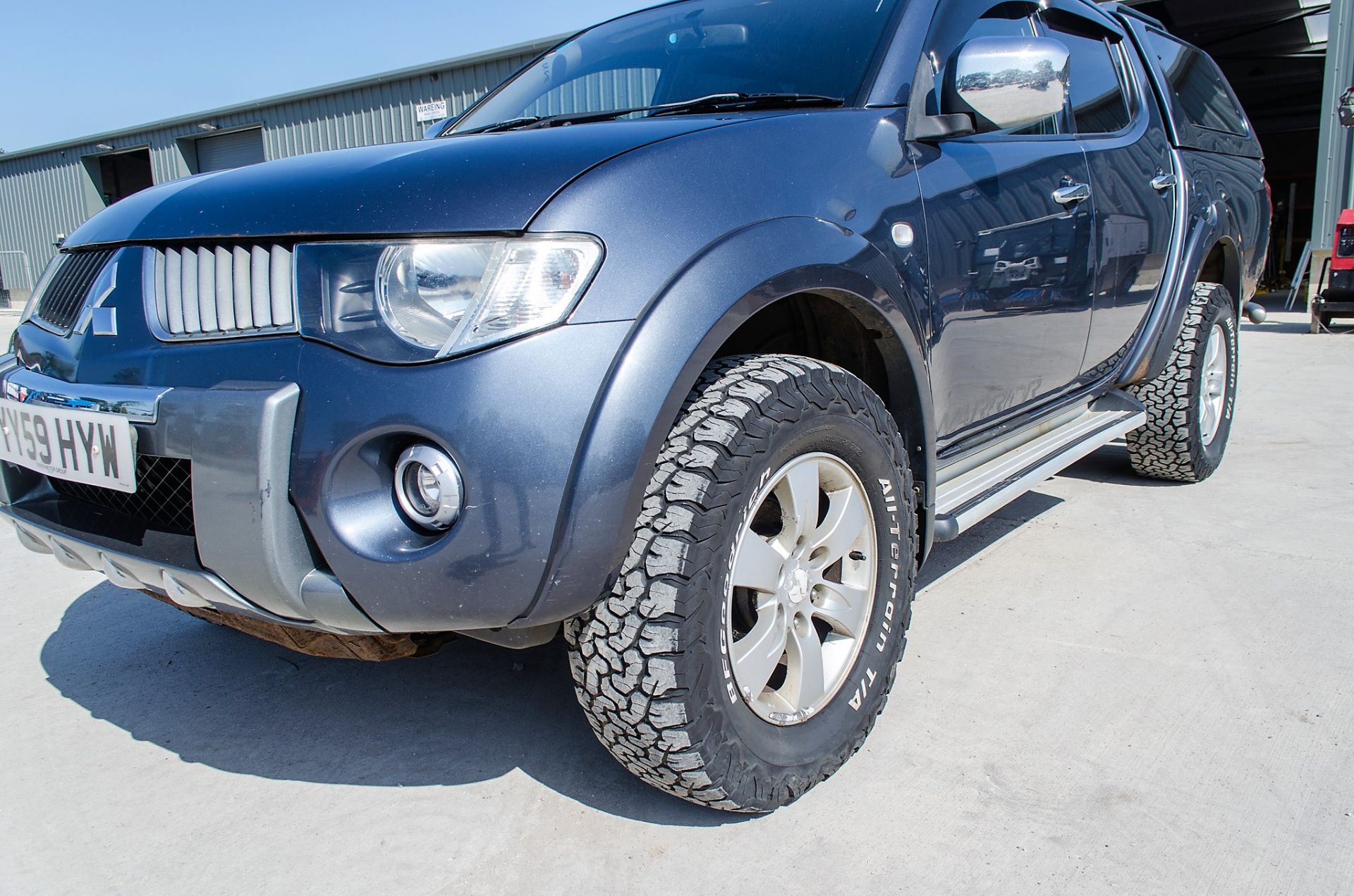 Mitsubishi L200 Warrior DI-D 2477cc diesel 4 door pick up Registration number: YY59 HYW Date of - Image 9 of 27