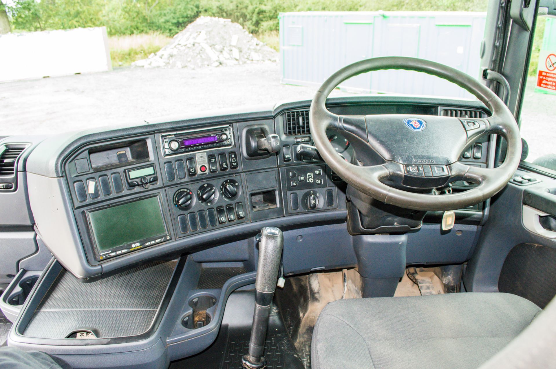 Scania R440 SRS manual 6 wheel beaver tail plant lorry - Image 22 of 23