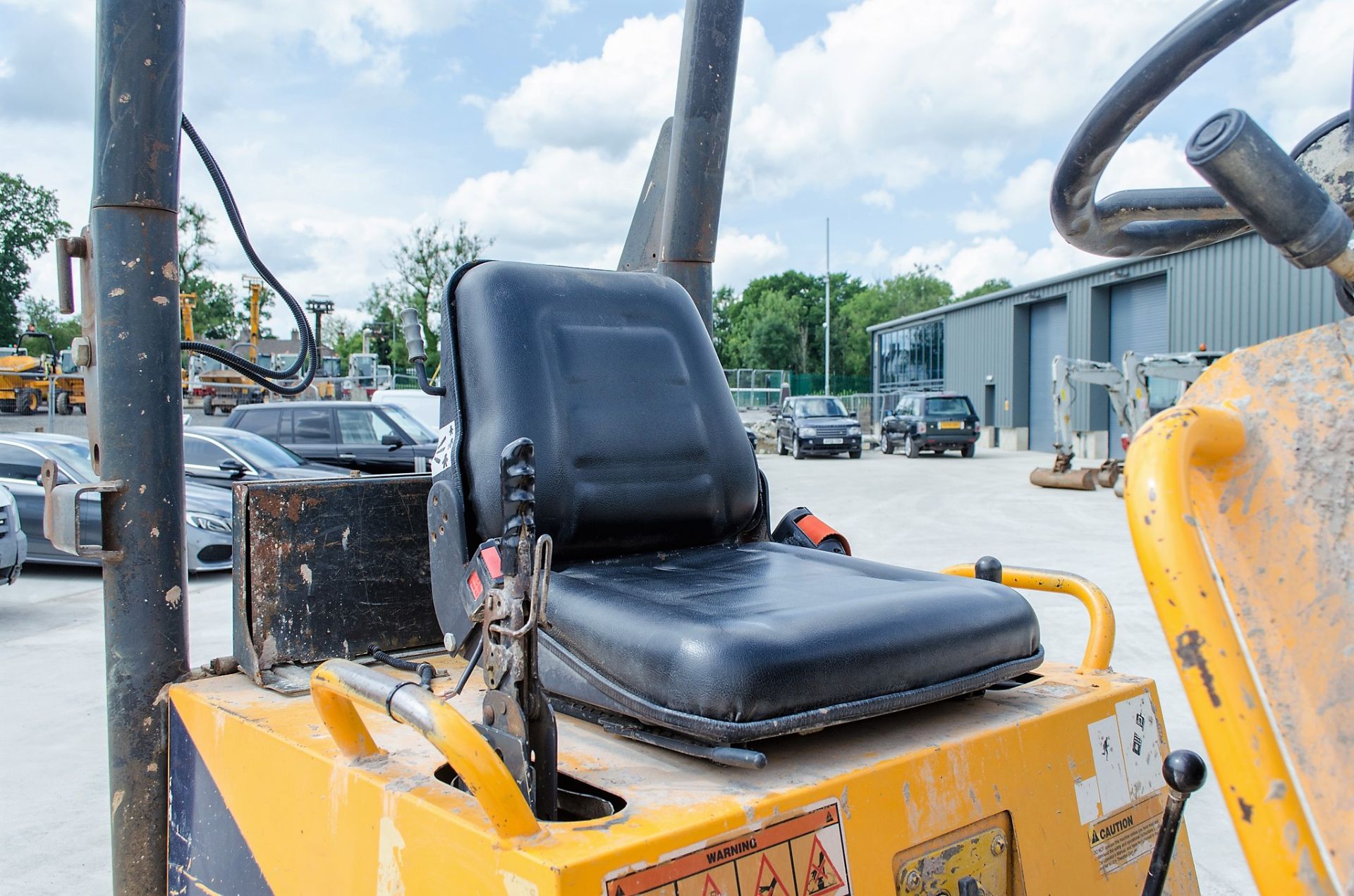 Thwaites 3 tonne swivel skip dumper Year: 2008 S/N: 18E087 Recorded Hours: 2154 1567 - Image 16 of 18