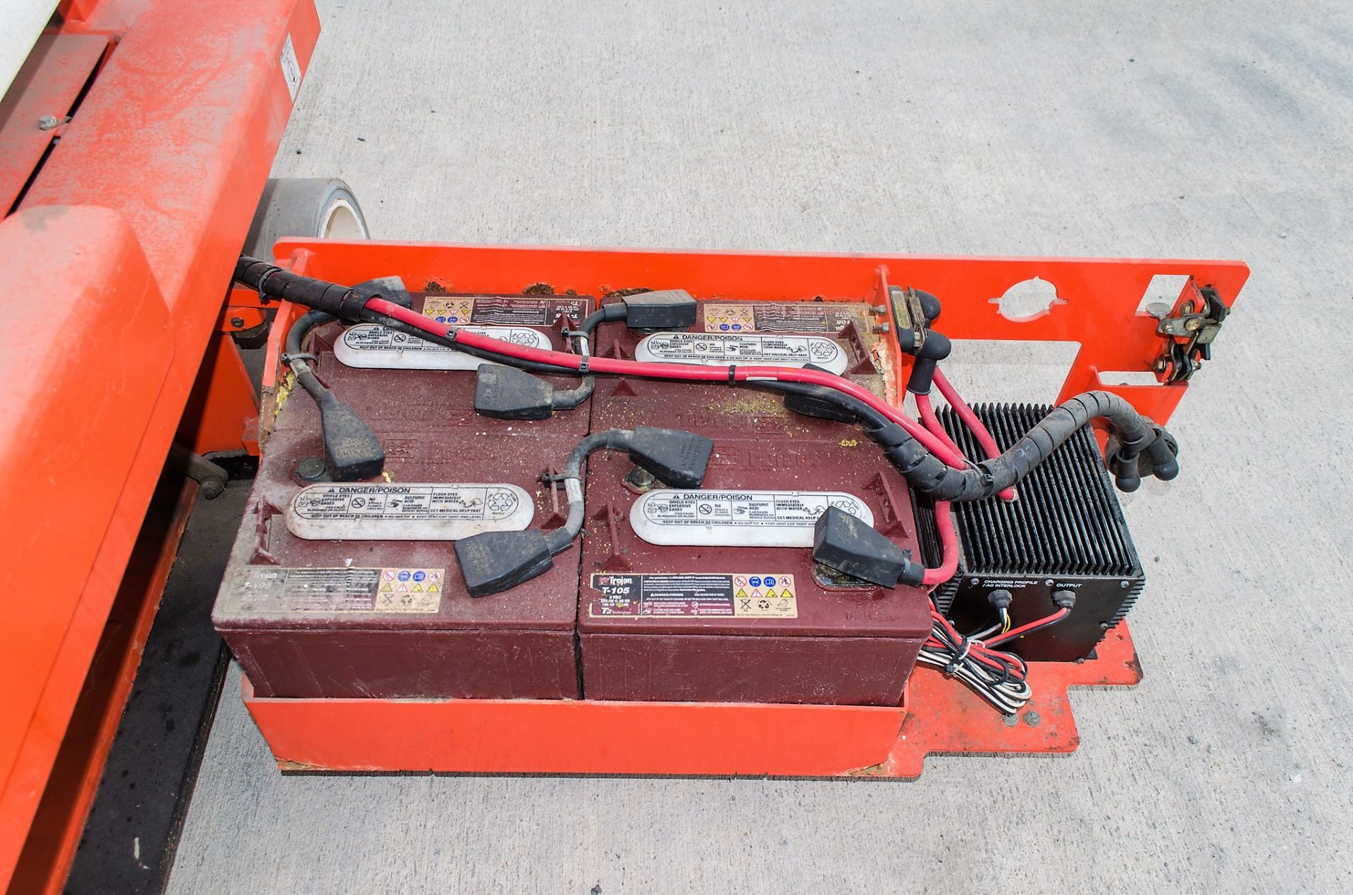 Snorkel S1930E battery electric scissor lift access platform Year: 2012 S/N: 000850 Recorded - Image 8 of 9