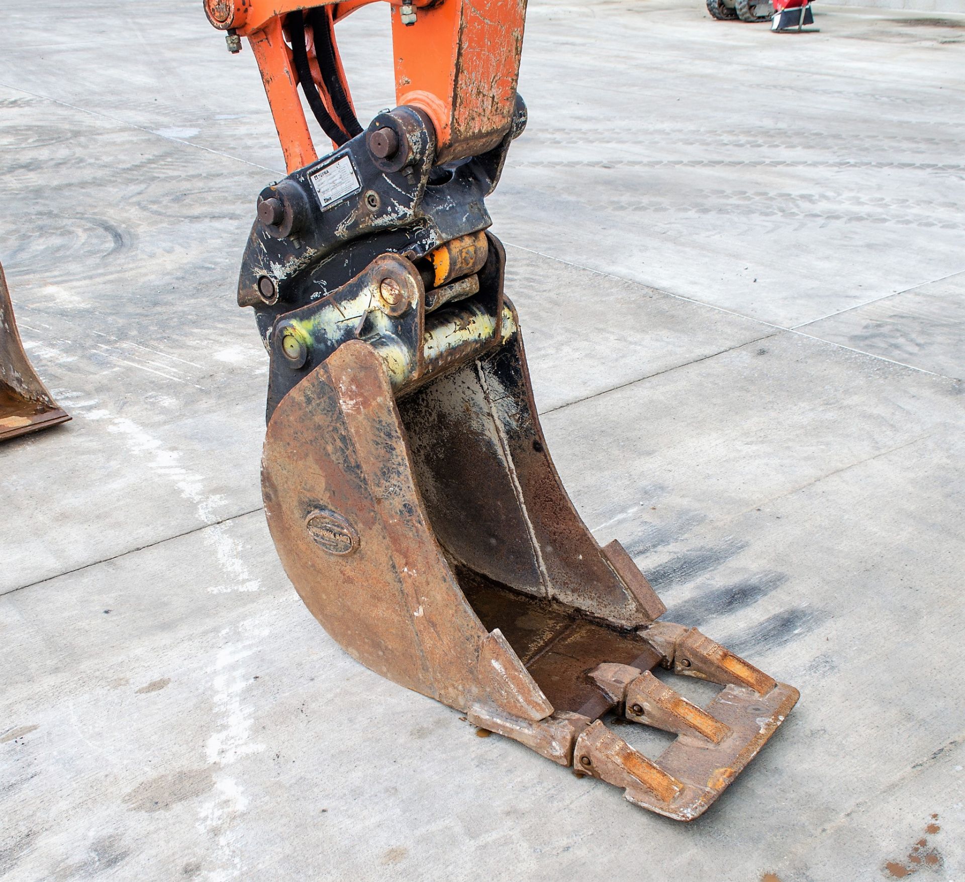 Hitachi Zaxis 85 USB-5 reduced tail swing 8.5 tonne steel tracked/rubber pad excavator - Image 12 of 30