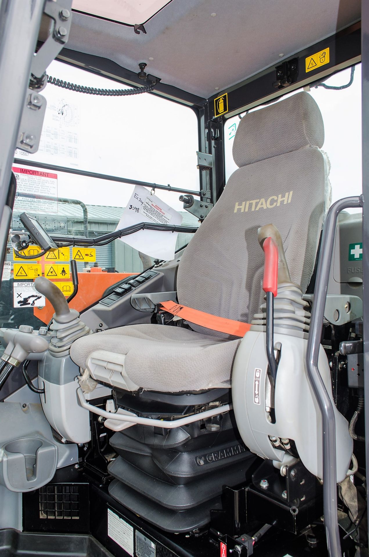 Hitachi Zaxis 85 USB-5 reduced tail swing 8.5 tonne rubber padd tracked excavator - Image 22 of 31