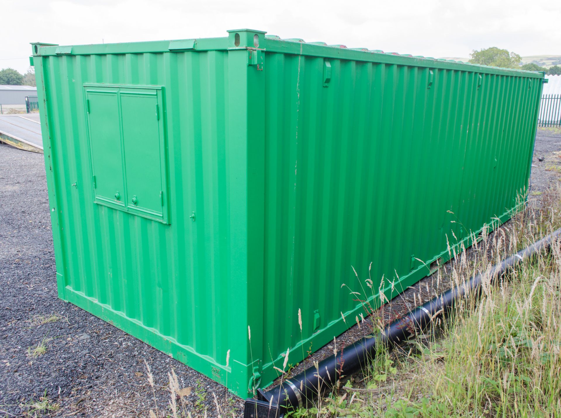 25 ft x 9 ft steel anti vandal welfare site unit Comprising of: Office, Canteen, changing/drying - Image 4 of 11