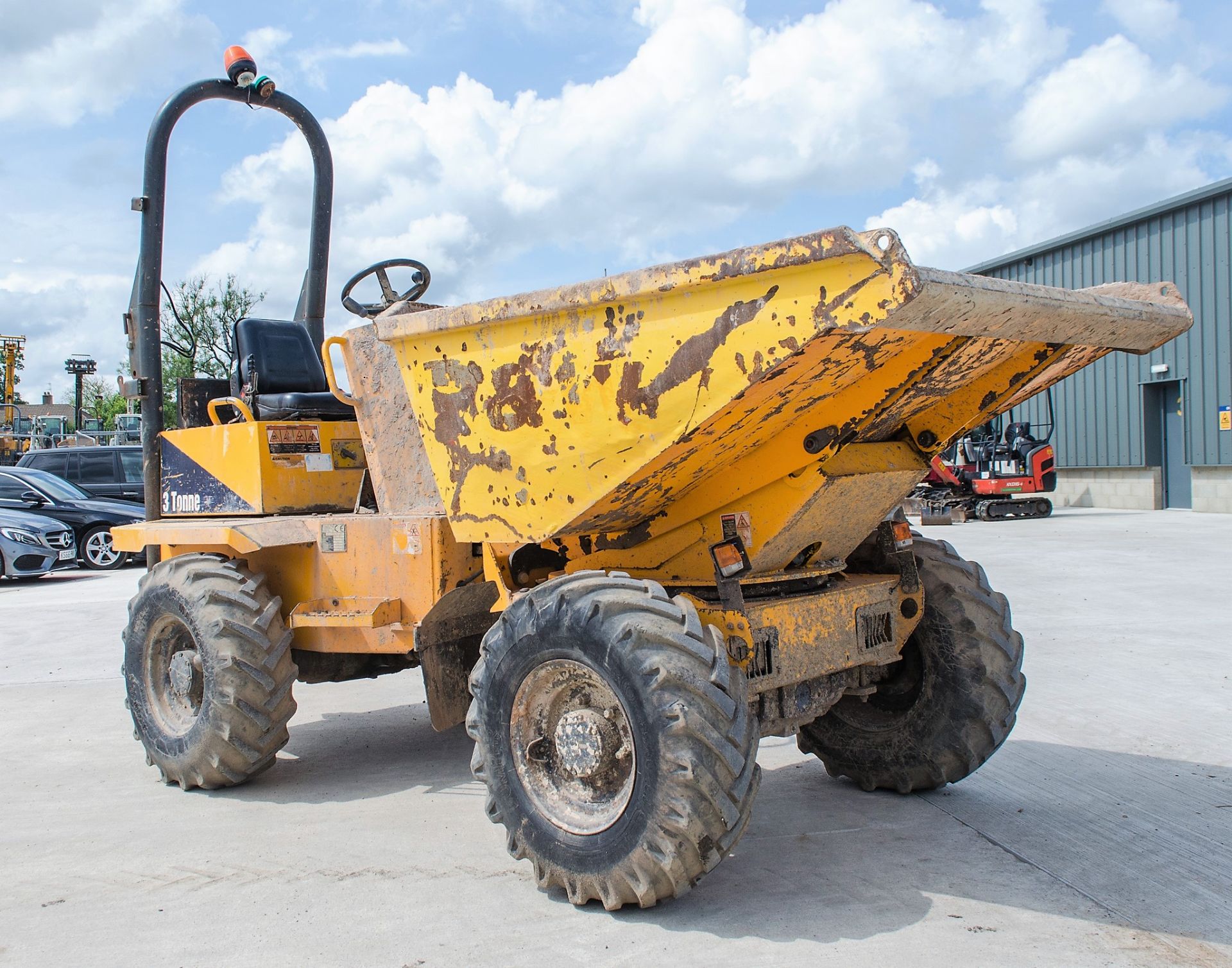 Thwaites 3 tonne swivel skip dumper Year: 2008 S/N: 18E087 Recorded Hours: 2154 1567 - Image 2 of 18