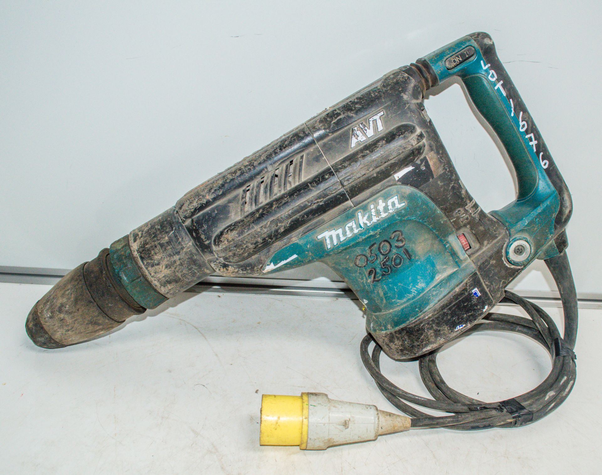 Makita HM1213C 110v SDS rotary hammer drill 05032501