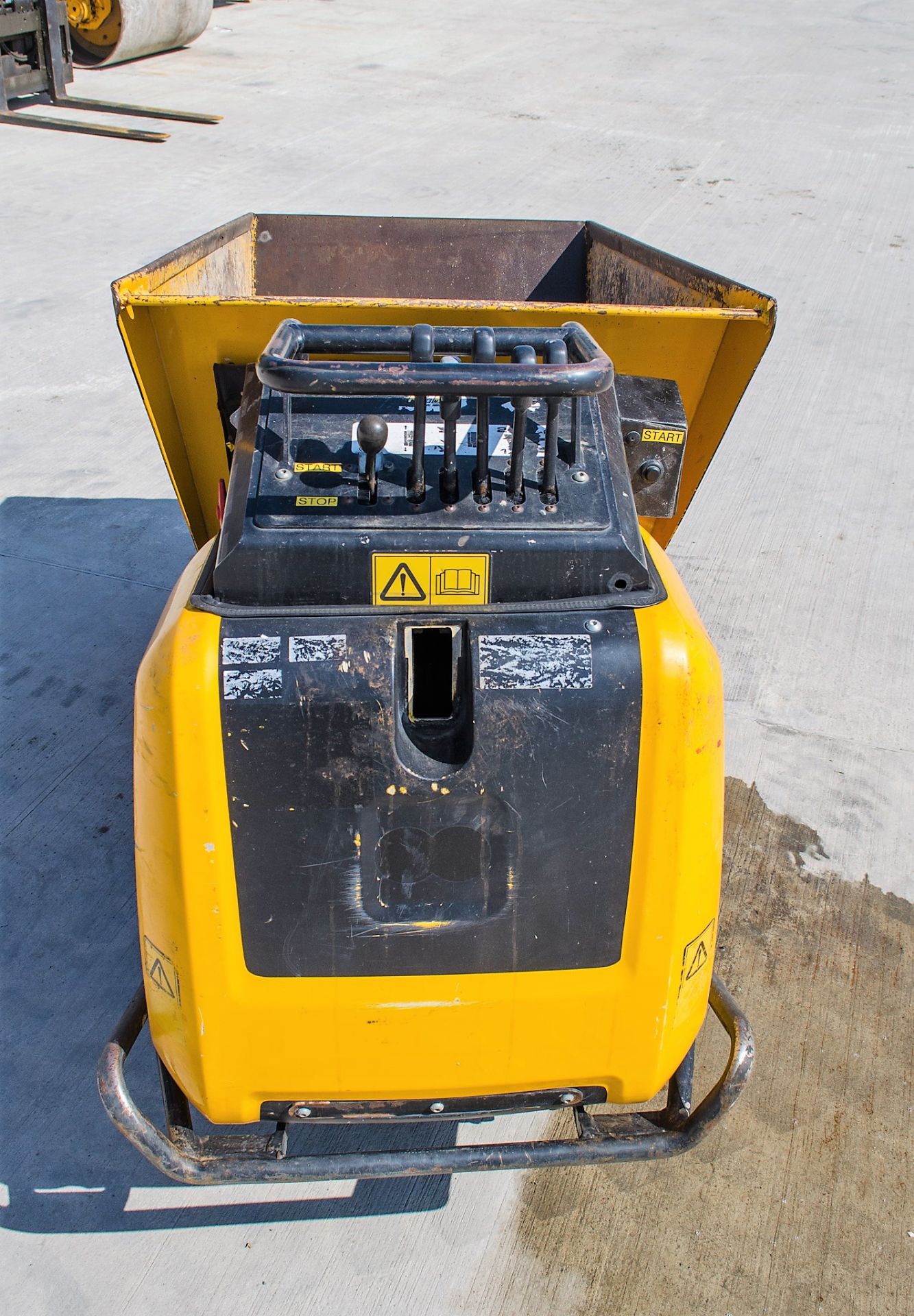 JCB HTD500 Dumpster 500 kg diesel driven walk behind rubber tracked dumper PSL013 S20 - Image 6 of 15