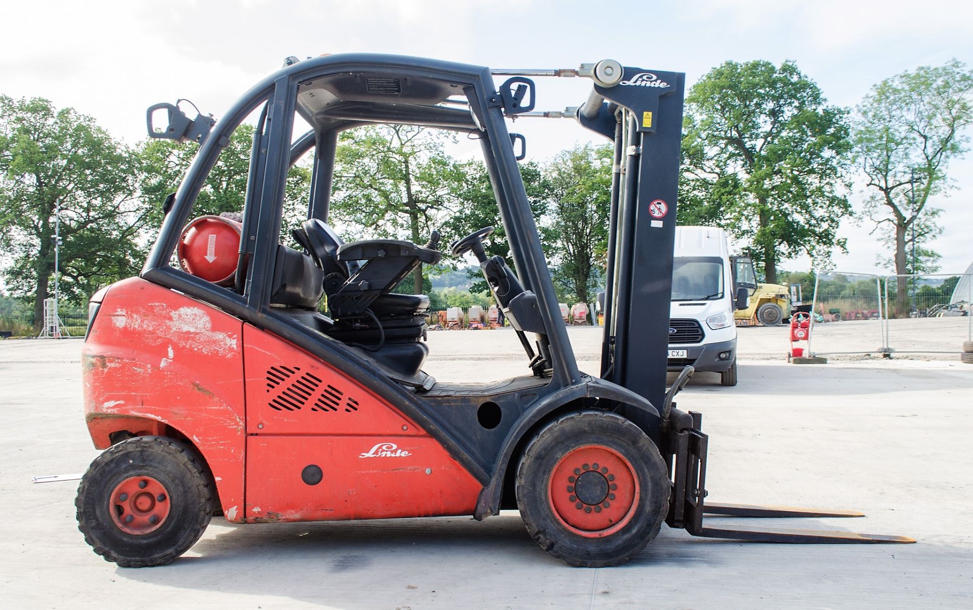 Linde H25T 2.5 tonne gas powered fork lift truck Year: 2008 S/N: H2X393WO6494 Recorded Hours: 4970 - Image 8 of 14