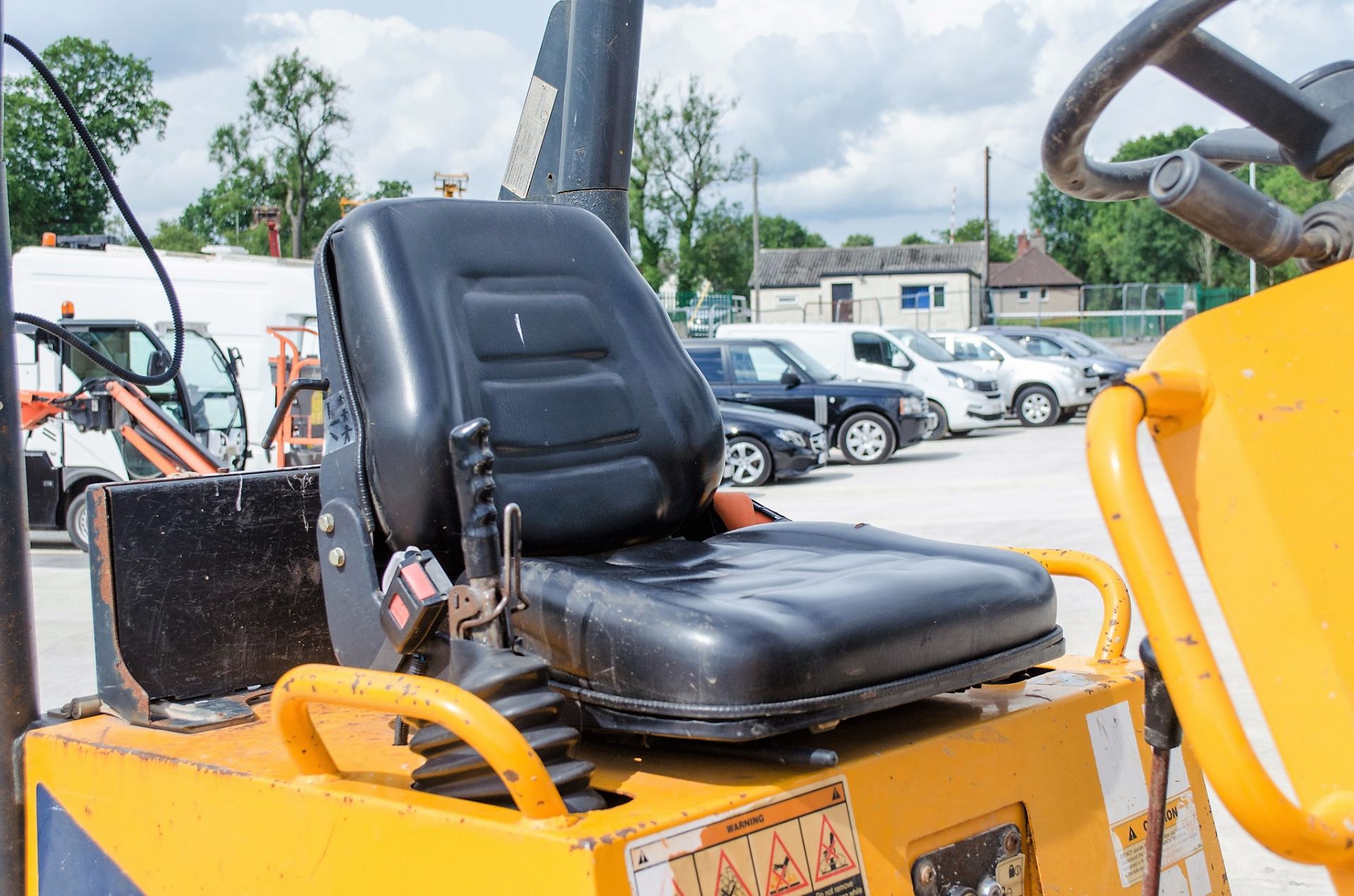 Thwaites 3 tonne swivel skip dumper Year: 2012 S/N: 1208C2421 Recorded Hours: 2506 21863 - Image 18 of 20