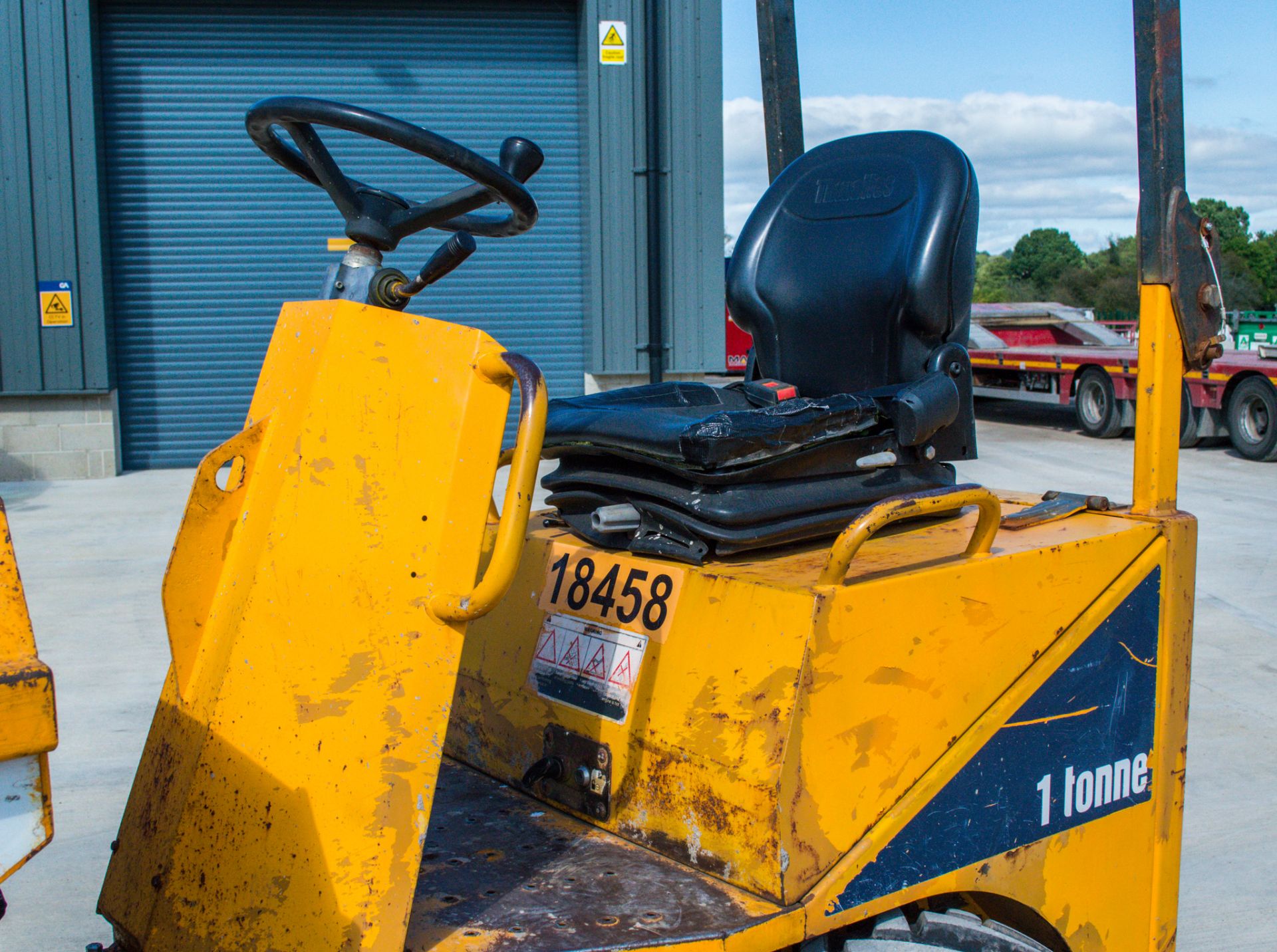 Thwaites 1 tonne hi-tip dumper Year: 2009 S/N: B8383 Recorded Hours: 5562 18458 - Image 17 of 18