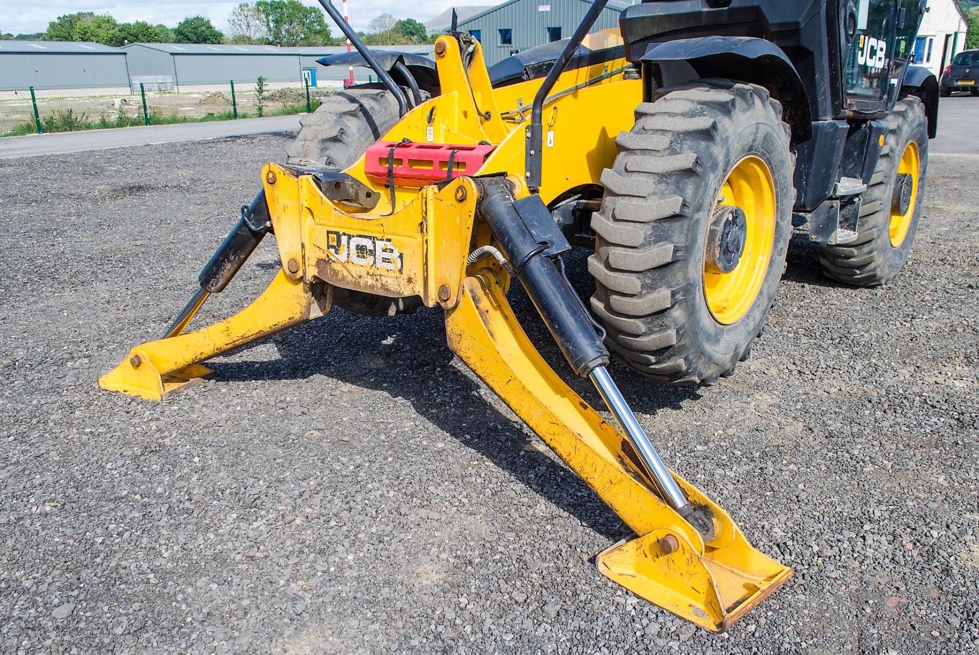 JCB 540-170 17 metre telescopic handler  Year: 2013 S/N: 2176074 Recorded Hours: 4315 c/w sway - Image 11 of 24