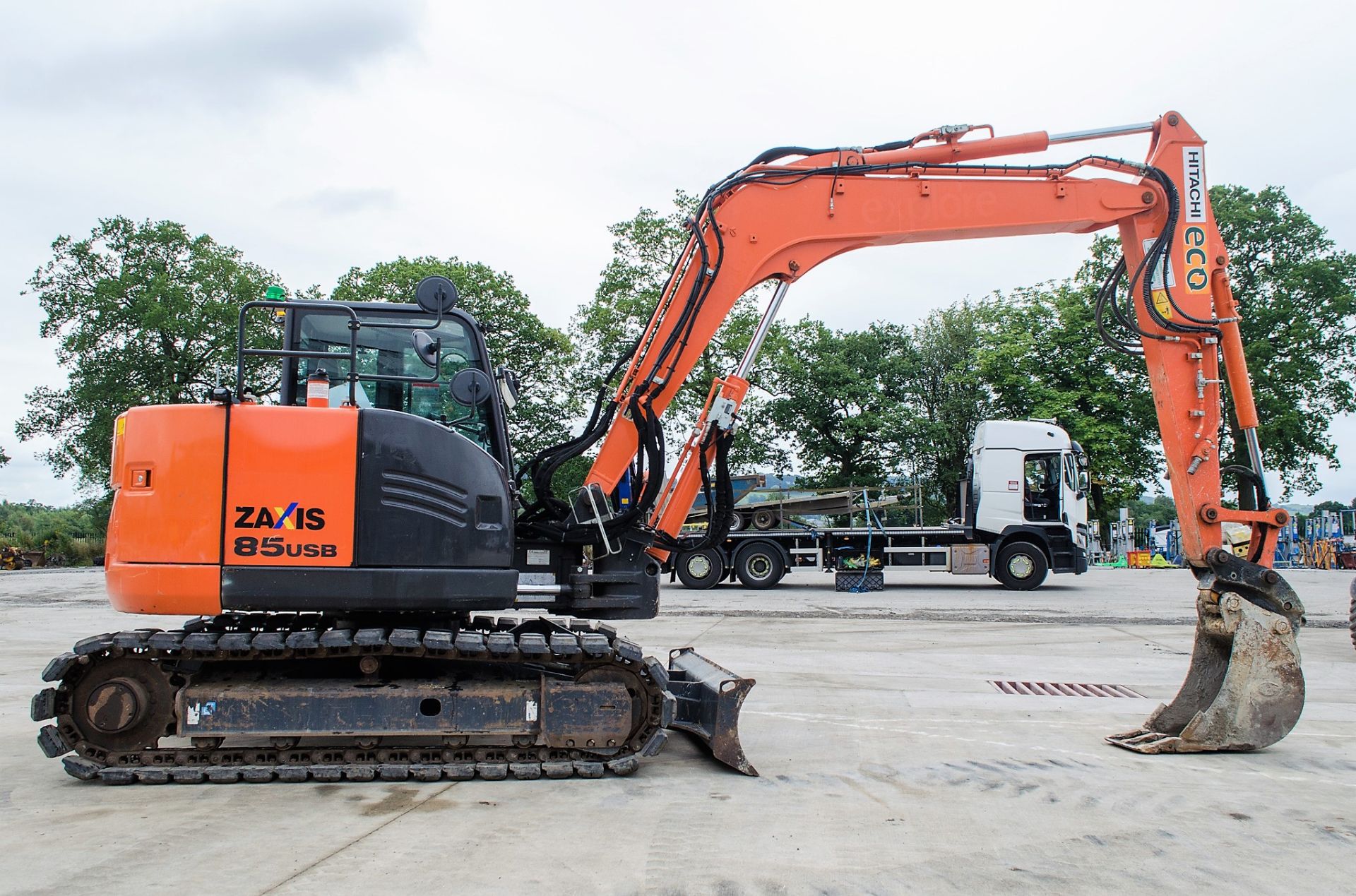 Hitachi Zaxis 85 USB-5 reduced tail swing 8.5 tonne rubber padd tracked excavator - Image 8 of 31
