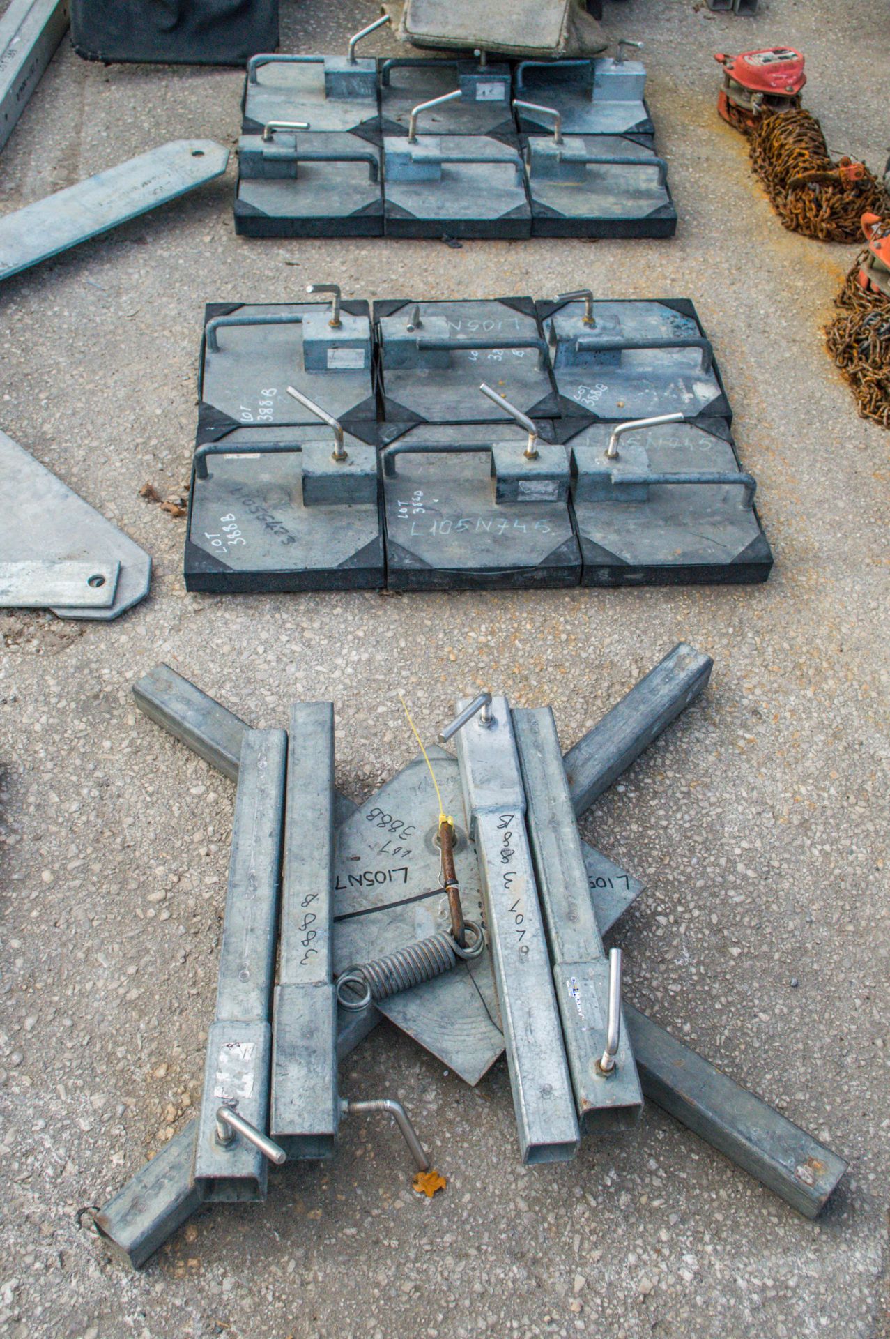 Roof anchor system L105N745