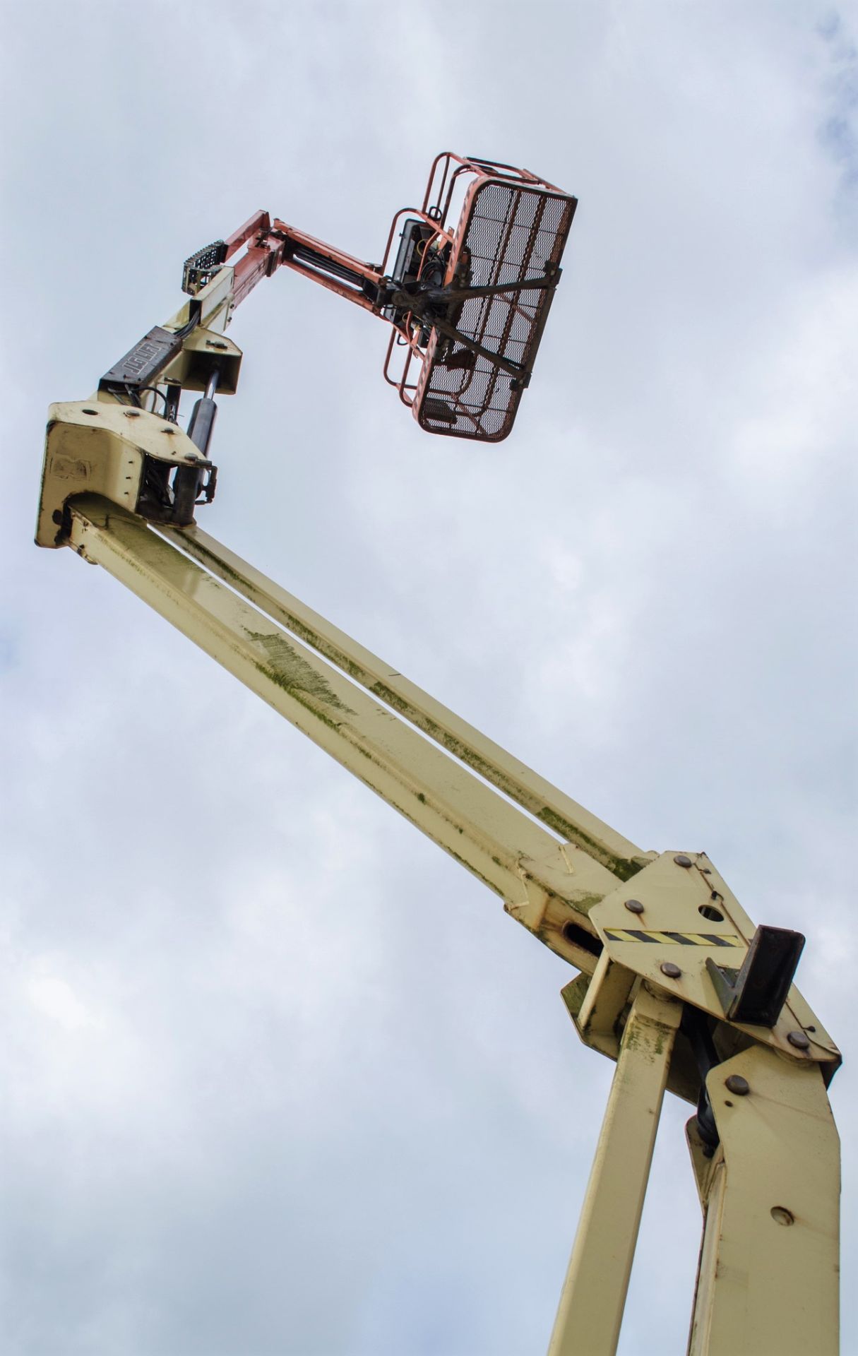 JLG 450AJ Series II 4x4 diesel driven articulated boom access platform Year: 2012 S/N: E300000788 - Image 10 of 16