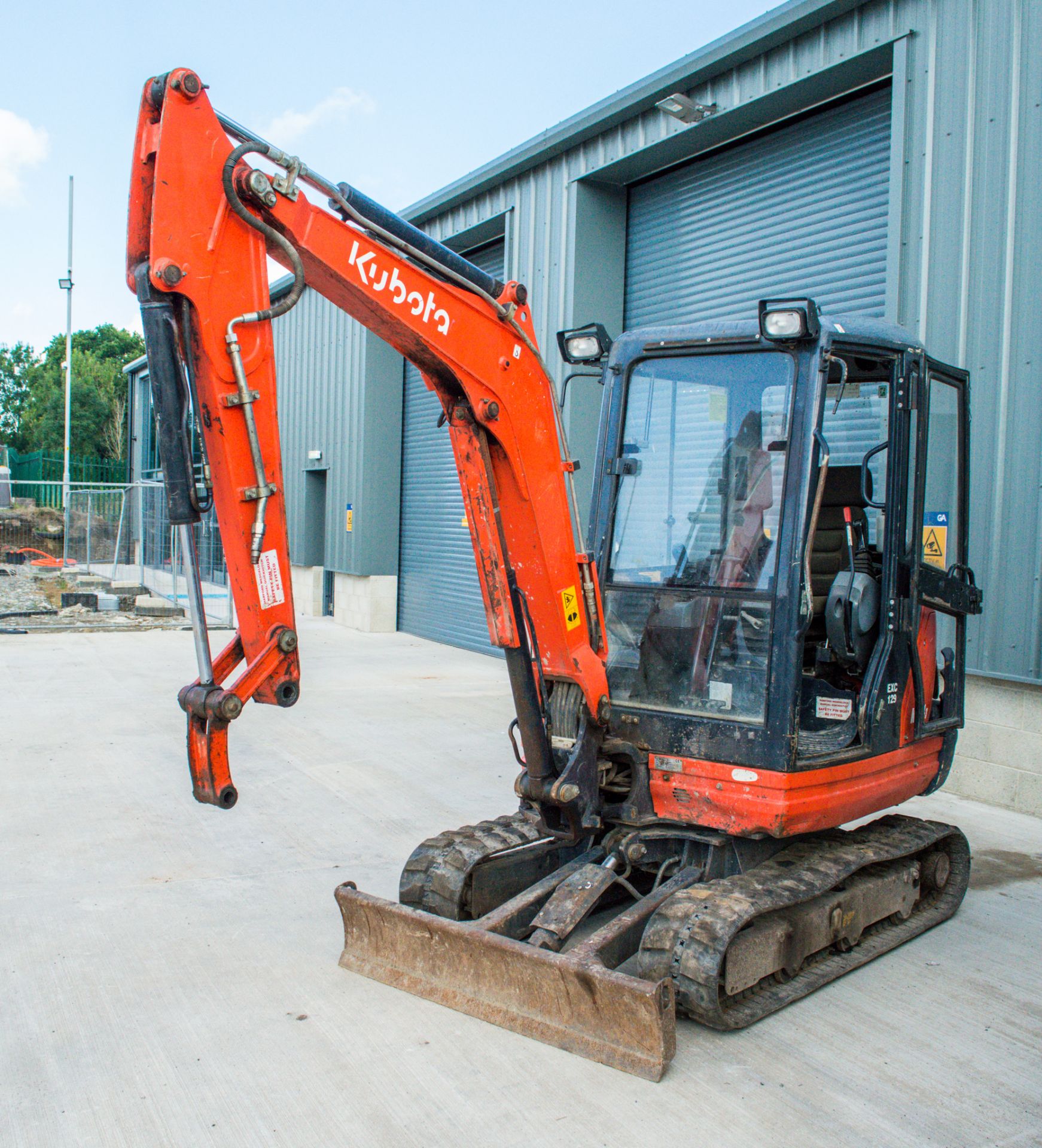 Kubota KX61-3 2.6 tonne rubber tracked excavator  Year: 2014 S/N: 80674 Recorded hours: 3355 piped &