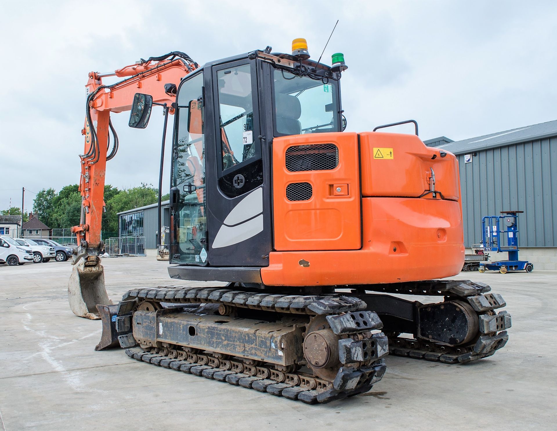 Hitachi Zaxis 85 USB-5 reduced tail swing 8.5 tonne rubber padd tracked excavator - Image 4 of 31