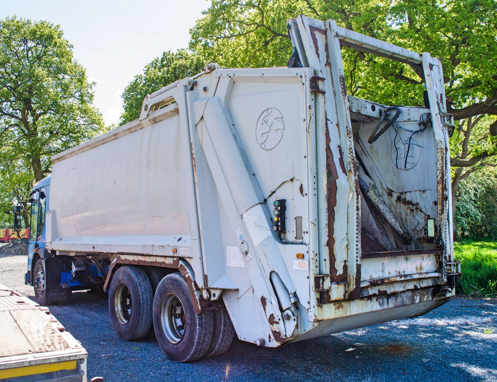 Dennis Eagle Elite 6 wheel refuse lorry Registration Number: J19 MVK Date of Registration: 23/01/ - Image 4 of 14