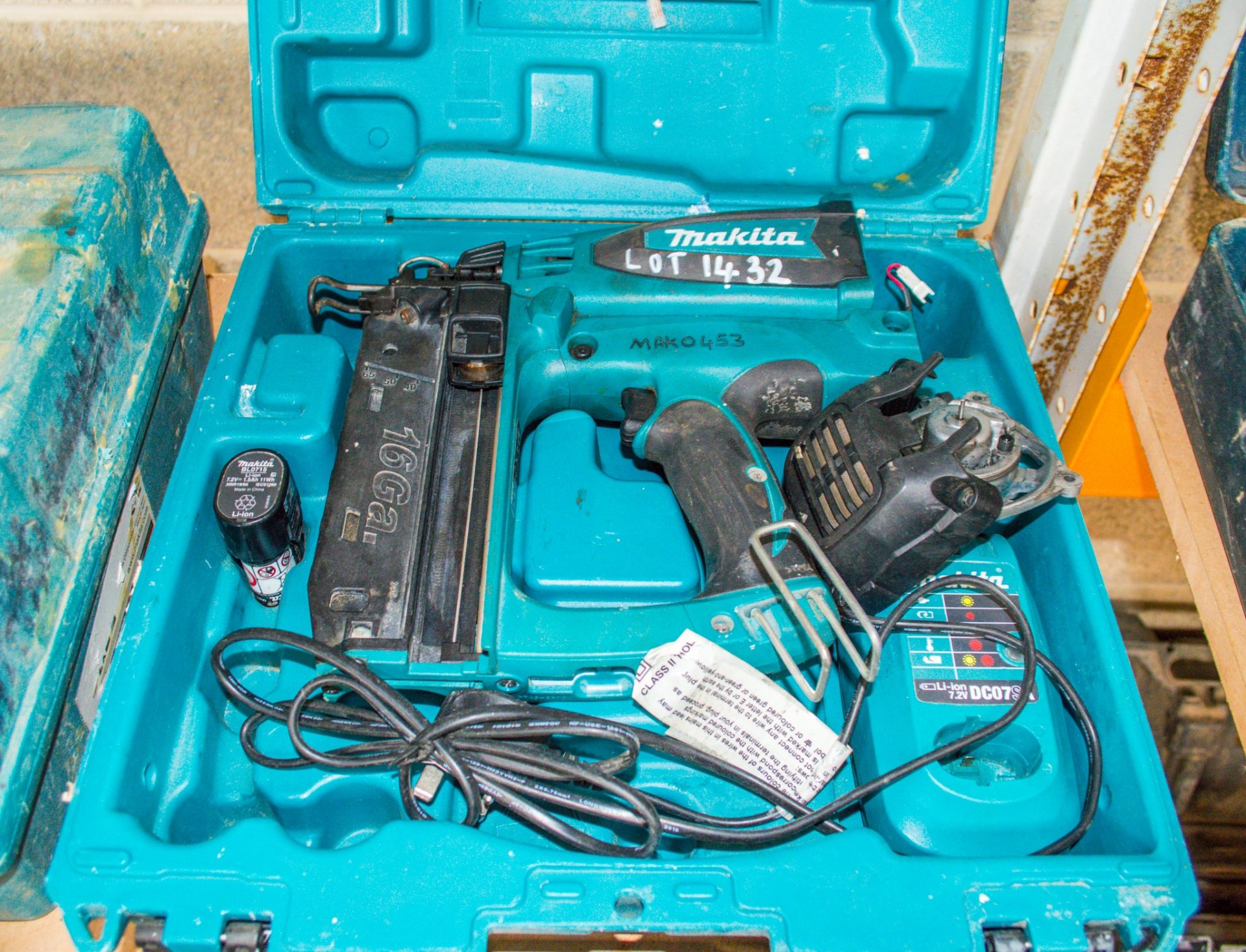 Makita GF600 7.2v nail gun c/w battery, charger & carry case MAK0453 ** Parts missing **