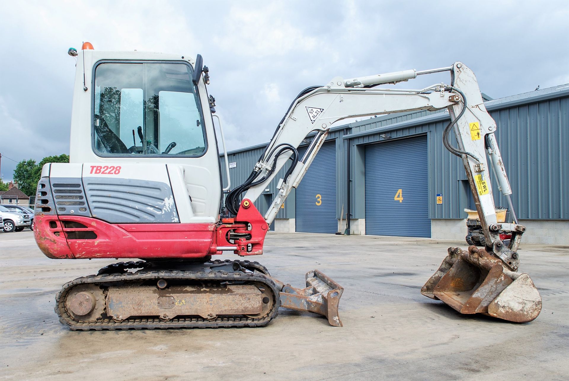 Takeuchi TB228 2.8 tonne rubber tracked mini excavator Year: 2015 S/N: 122804283 Recorded Hours: - Image 8 of 19