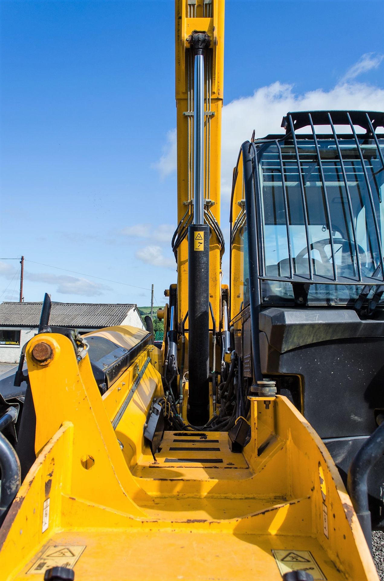 JCB 540-170 17 metre telescopic handler  Year: 2013 S/N: 2176074 Recorded Hours: 4315 c/w sway - Image 12 of 24