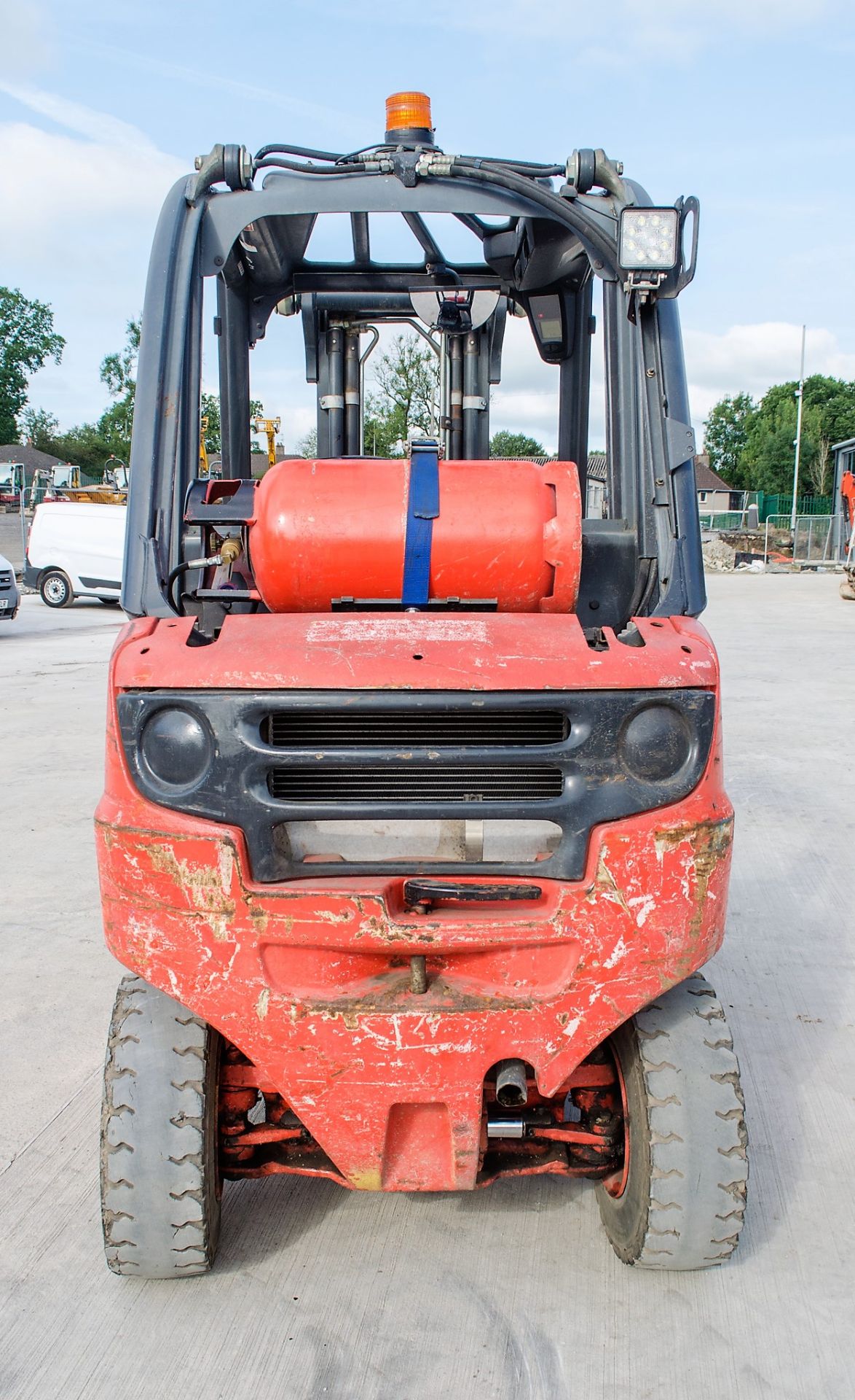 Linde H25T 2.5 tonne gas powered fork lift truck Year: 2008 S/N: H2X393WO6494 Recorded Hours: 4970 - Image 6 of 14