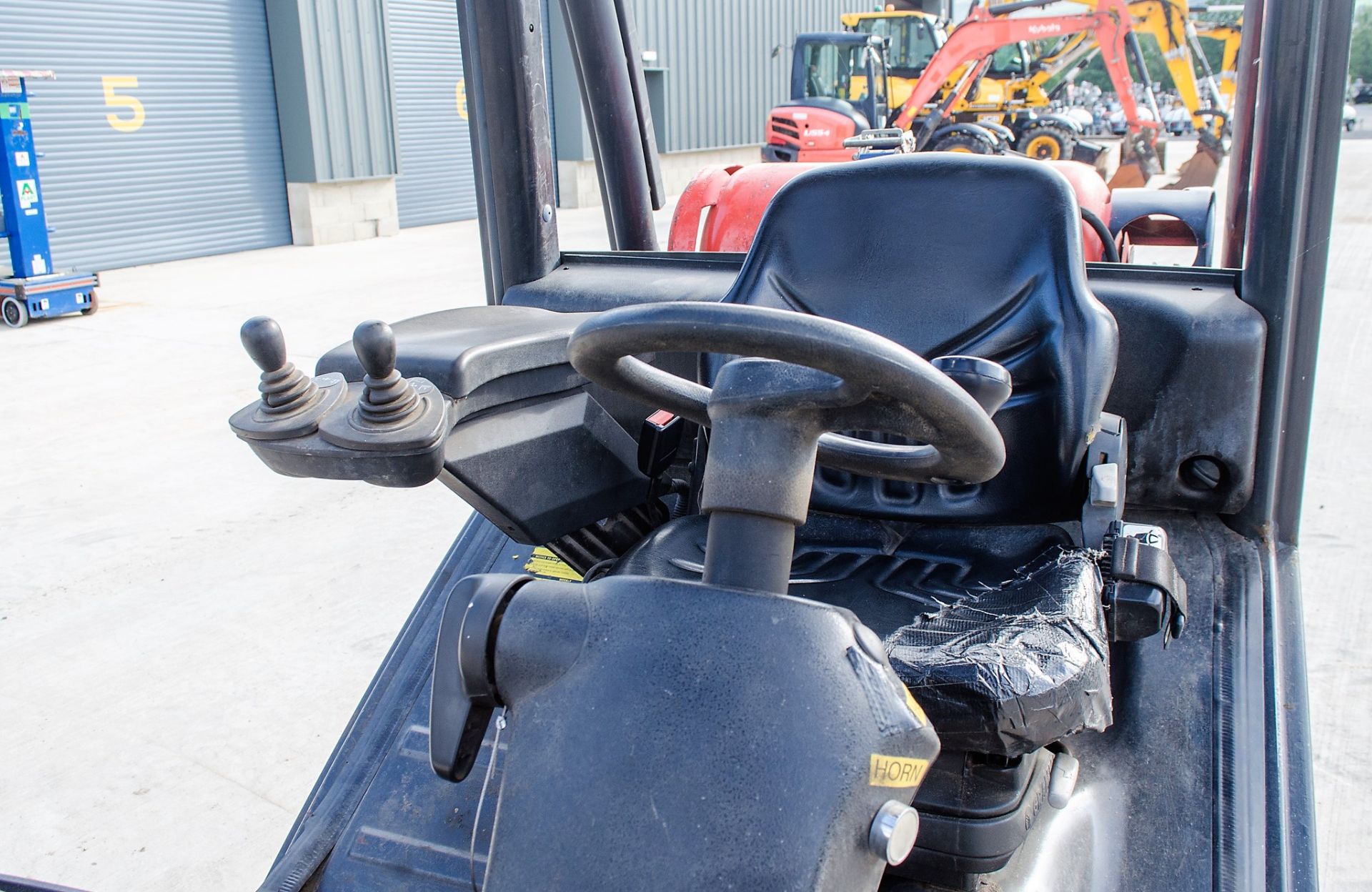 Linde H25T 2.5 tonne gas powered fork lift truck Year: 2008 S/N: H2X393WO6494 Recorded Hours: 4970 - Image 12 of 14