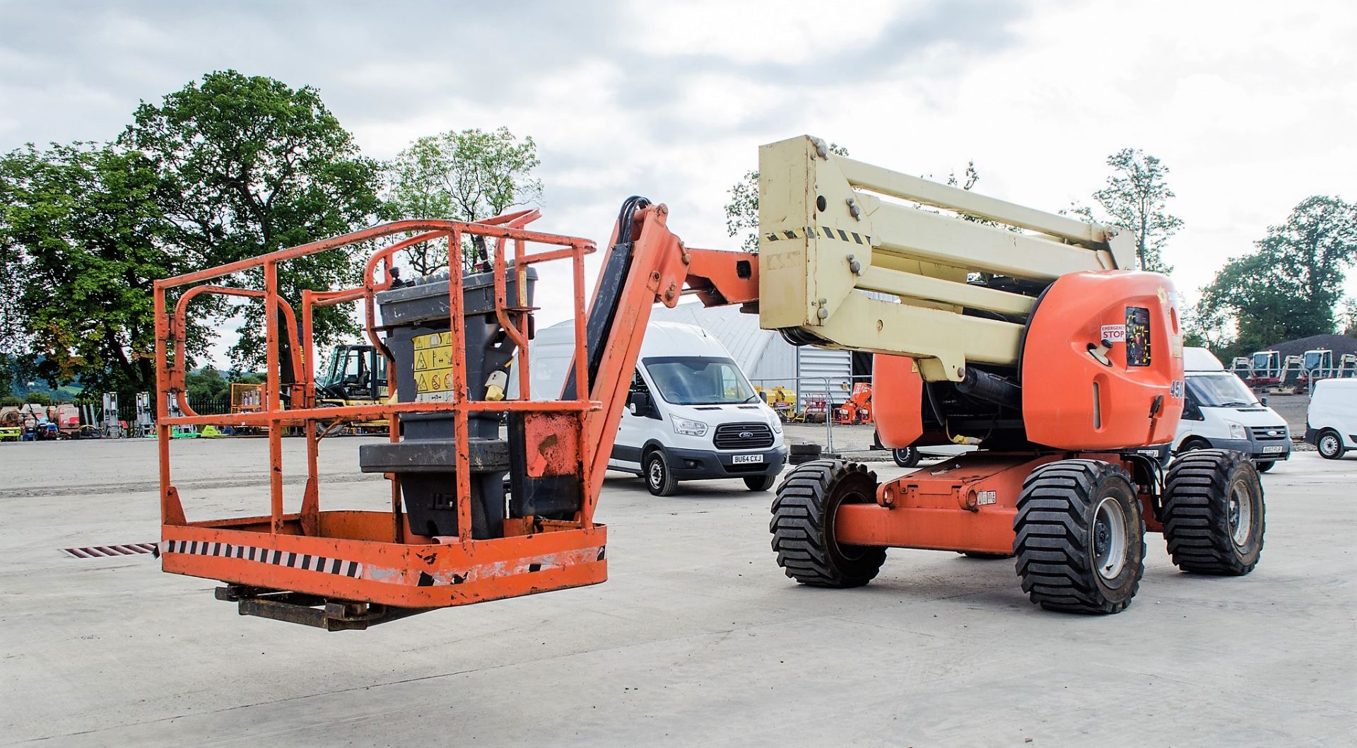 JLG 450AJ Series II 4x4 diesel driven articulated boom access platform Year: 2012 S/N: E300000788