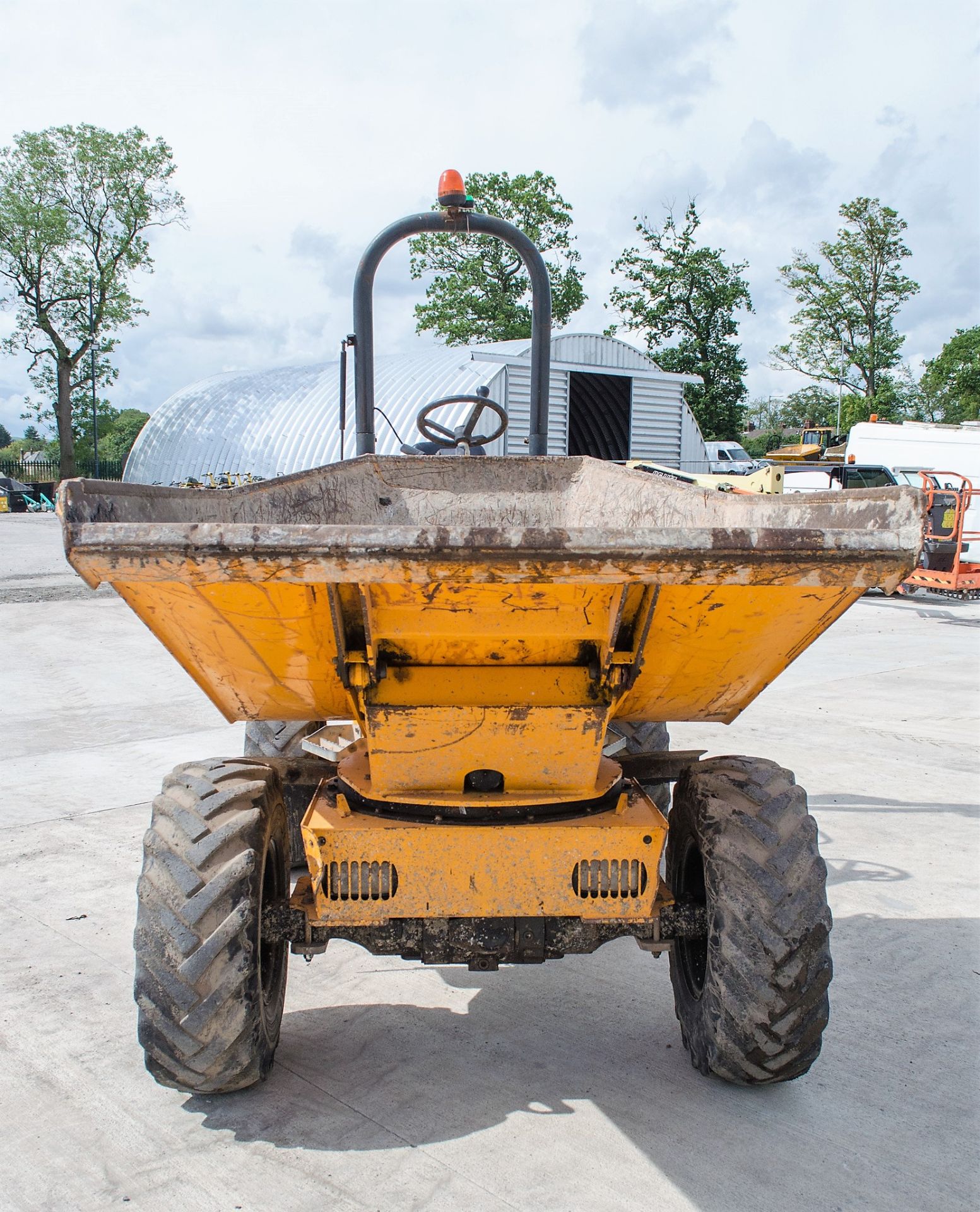 Thwaites 3 tonne swivel skip dumper Year: 2012 S/N: 1208C2421 Recorded Hours: 2506 21863 - Image 5 of 20