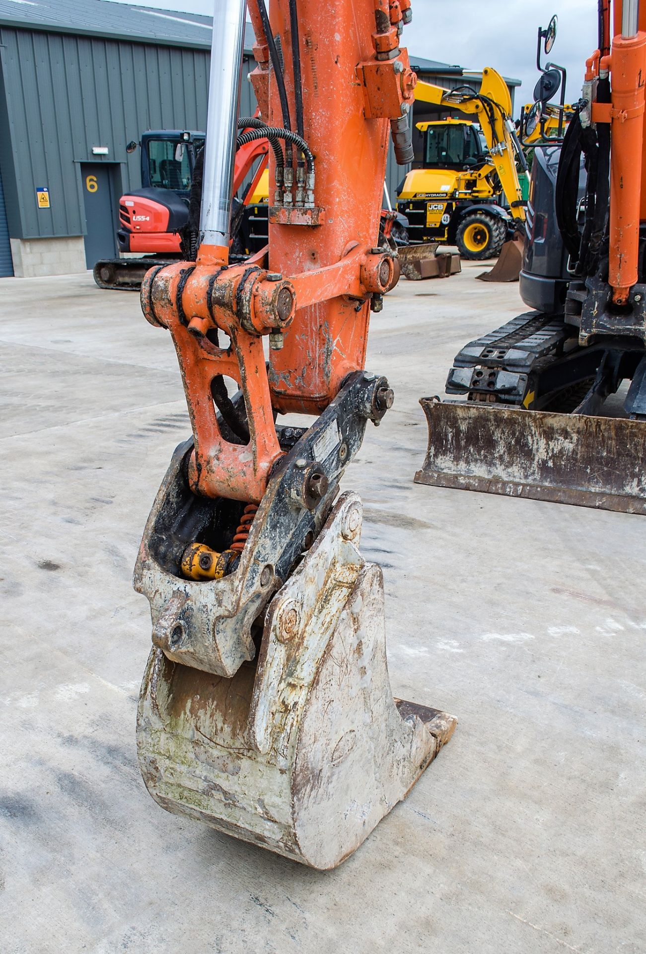 Hitachi Zaxis 85 USB-5 reduced tail swing 8.5 tonne rubber padd tracked excavator - Image 17 of 31