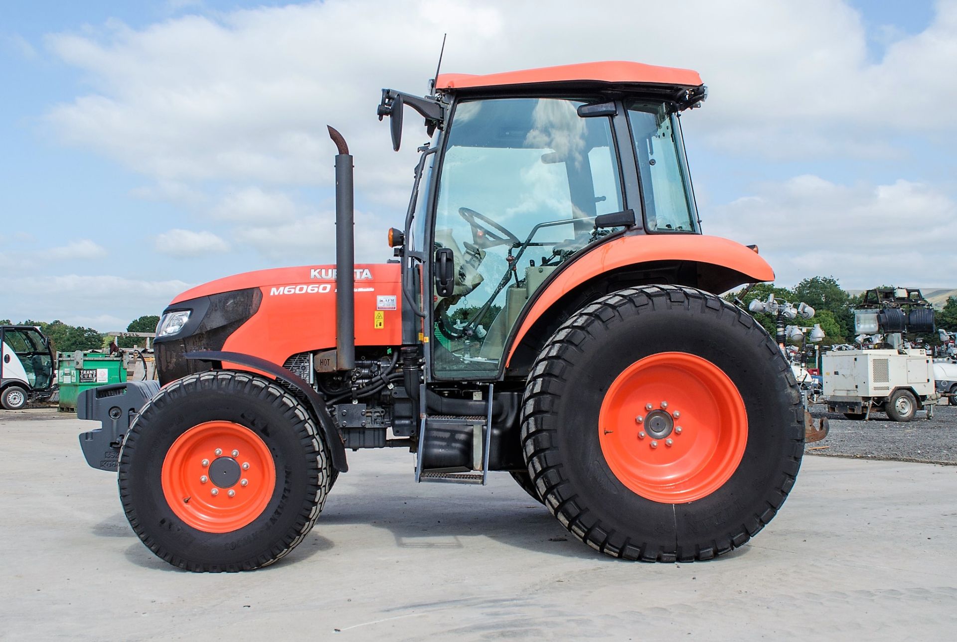 Kubota M6060 hydraulic shuttle 4x4 diesel tractor Registration Number: PN63 OBT Date of - Image 7 of 33