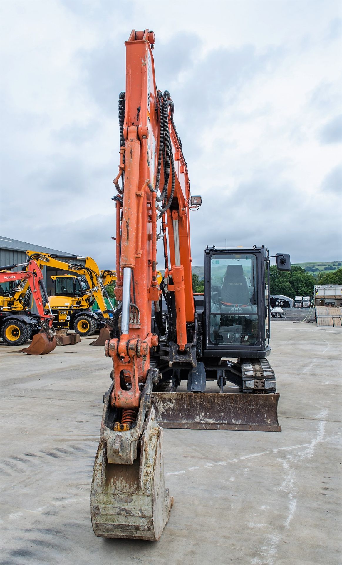 Hitachi Zaxis 85 USB-5 reduced tail swing 8.5 tonne rubber padd tracked excavator - Image 5 of 31