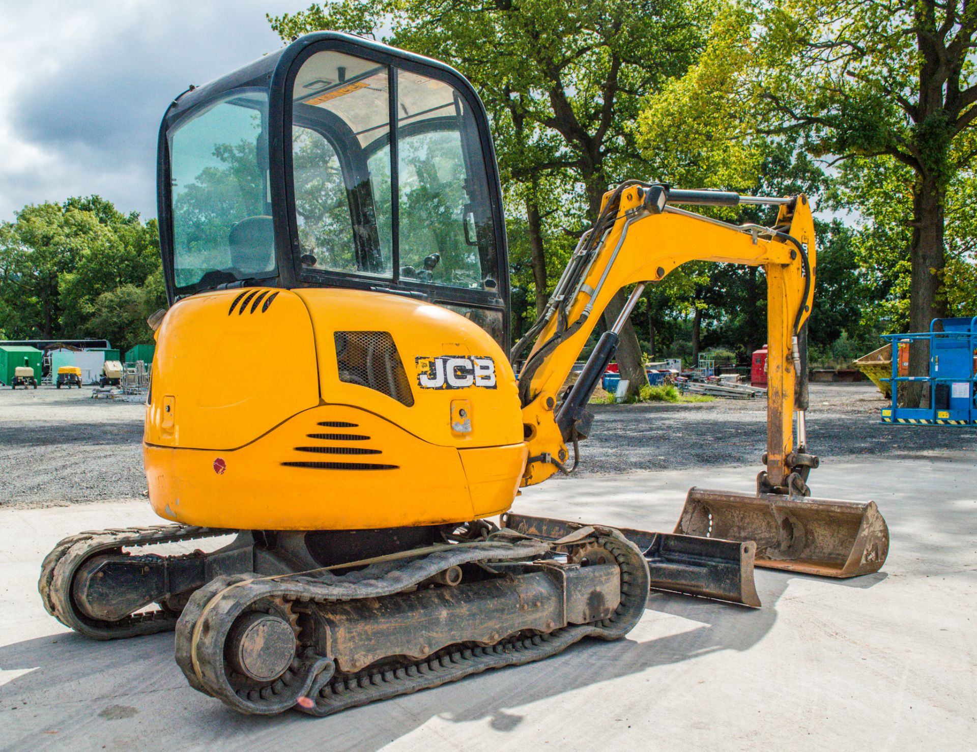 JCB 8030 3 tonne rubber tracked excavator Year: 2013  S/N: 2021801 Recorded Hours; 3361 ** Right - Image 3 of 18