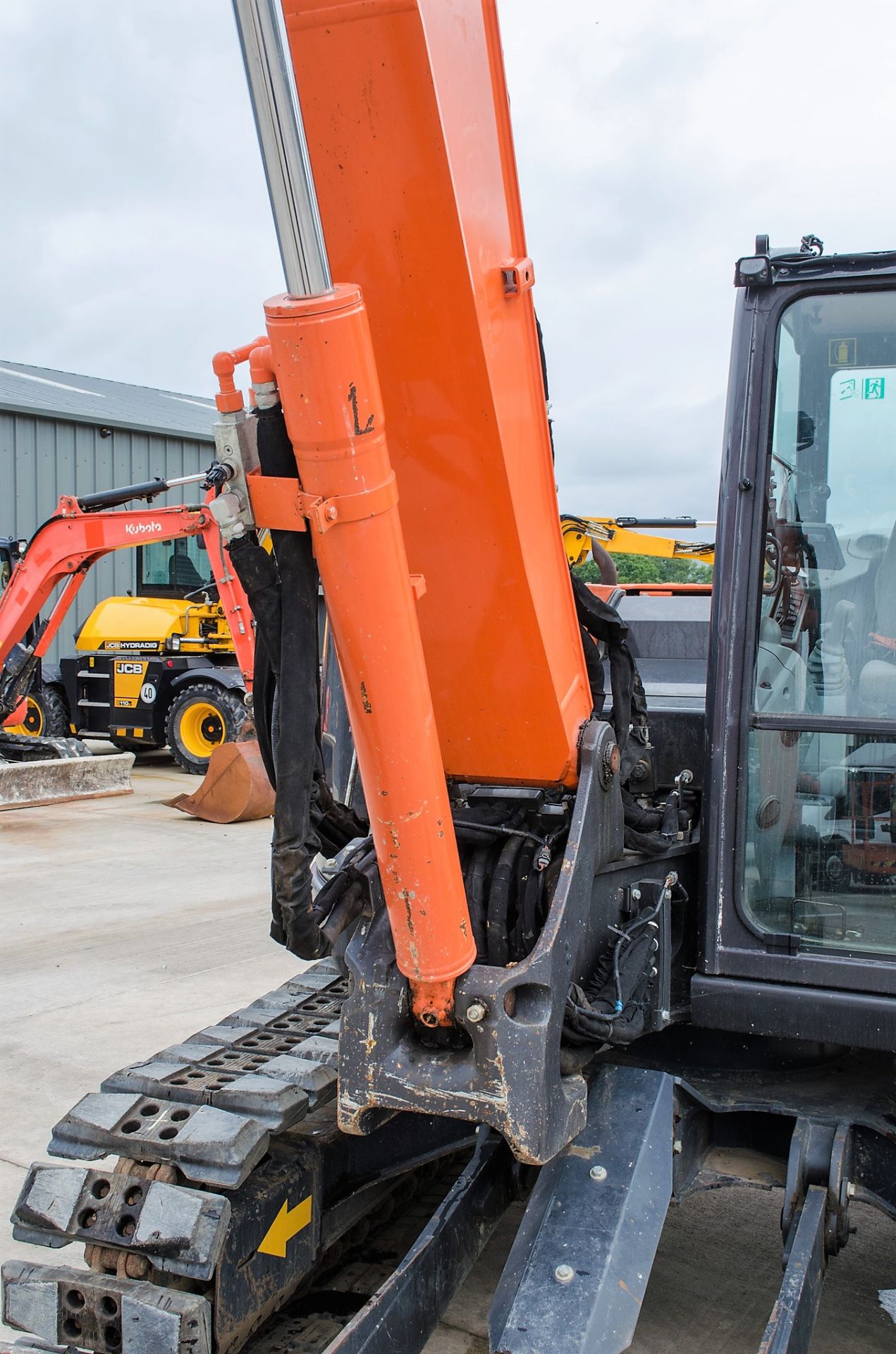 Hitachi Zaxis 85 USB-5 reduced tail swing 8.5 tonne rubber padd tracked excavator - Image 20 of 31